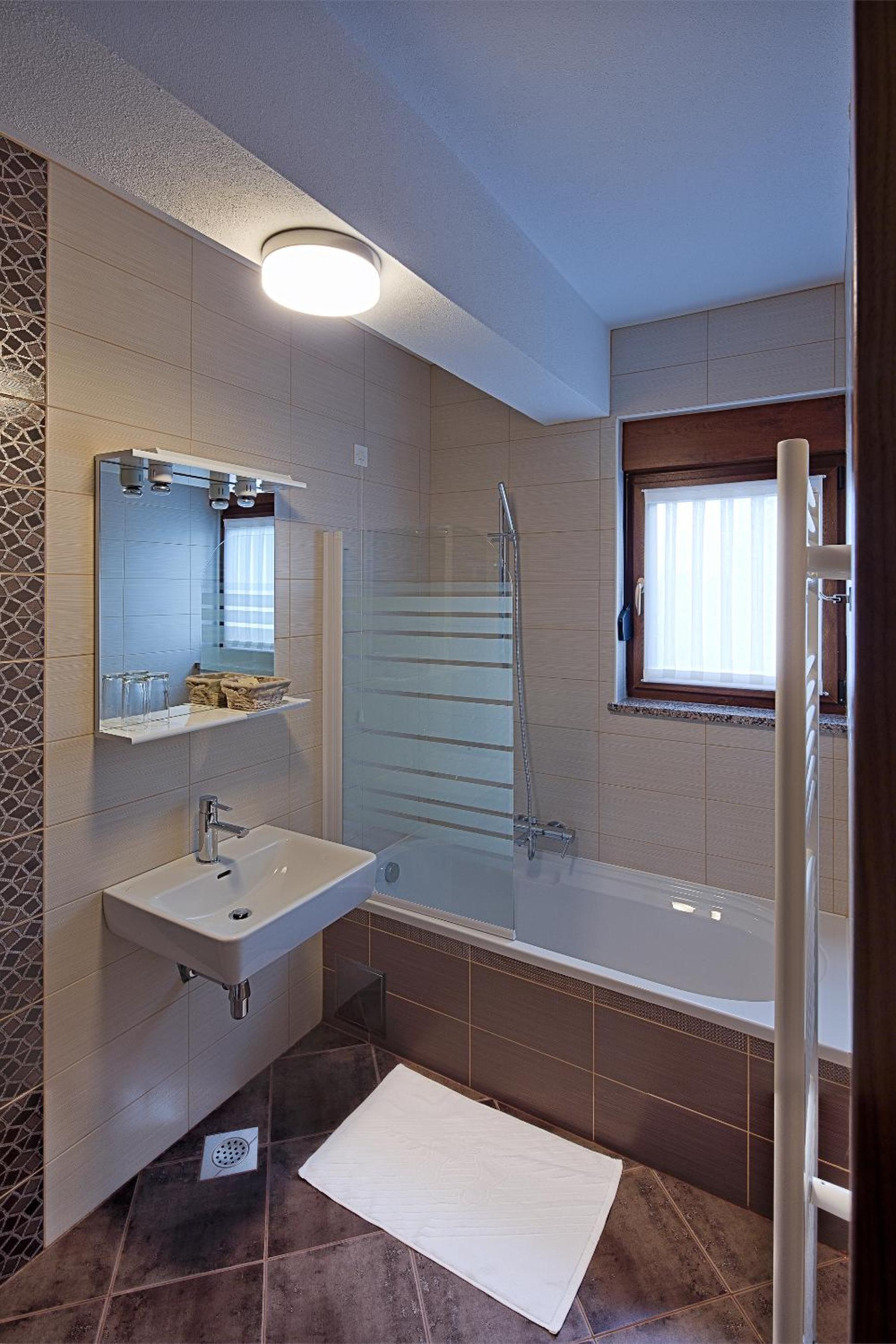 Economy Double Room photo 2