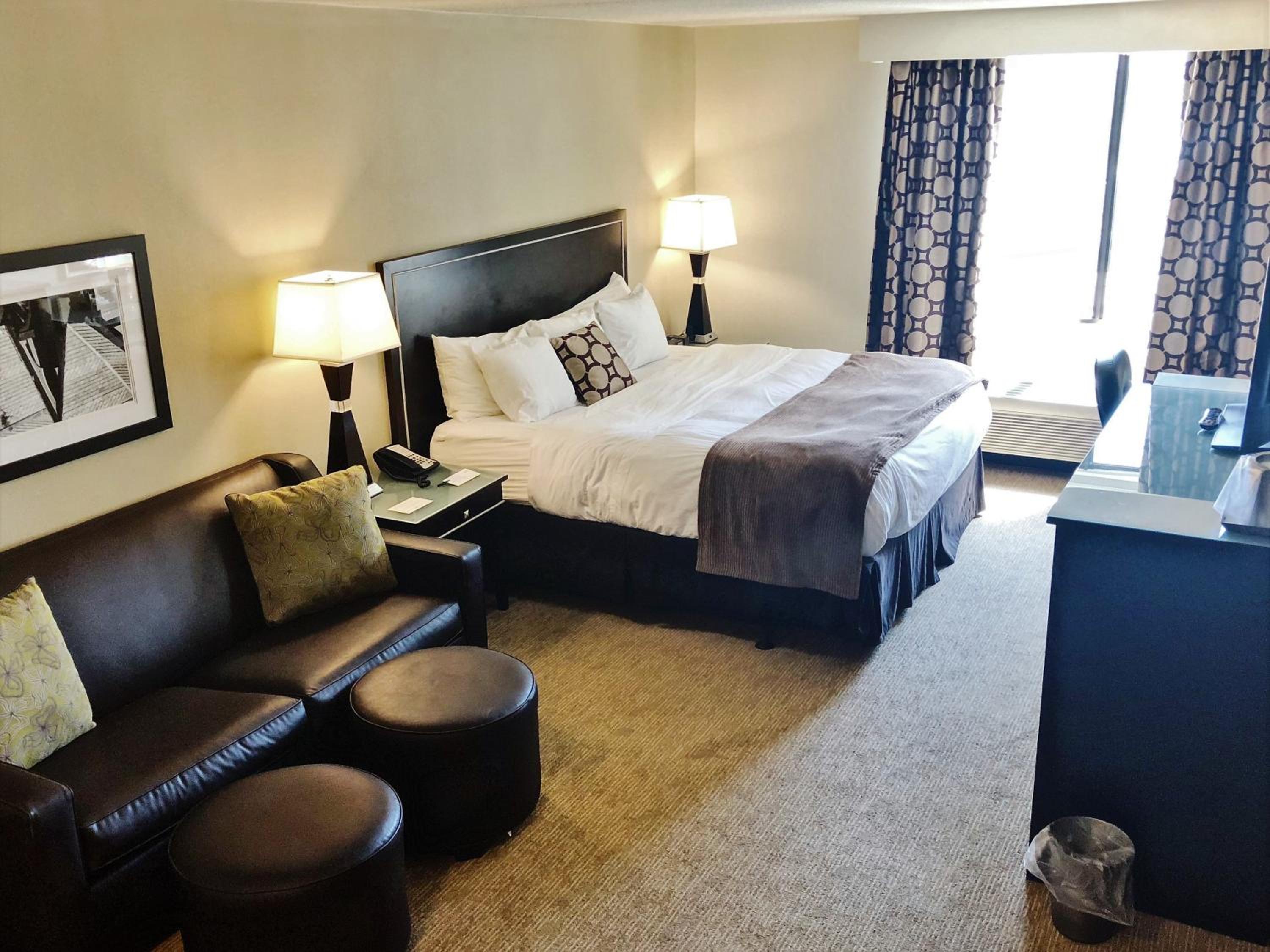 Executive Queen Room with Sofa Bed - Non-Smoking - Photo 2