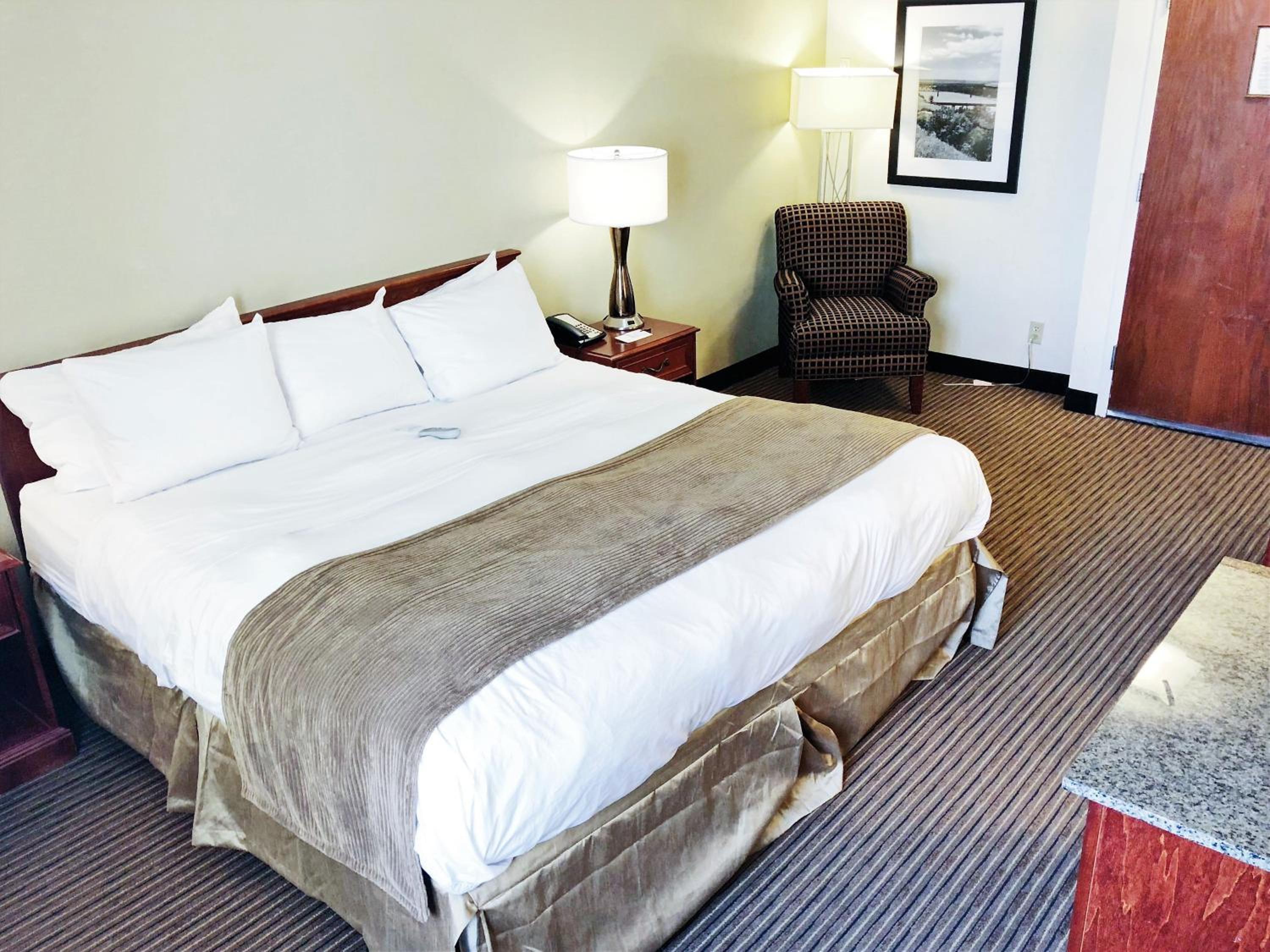King Room - Non-Smoking - Photo 1
