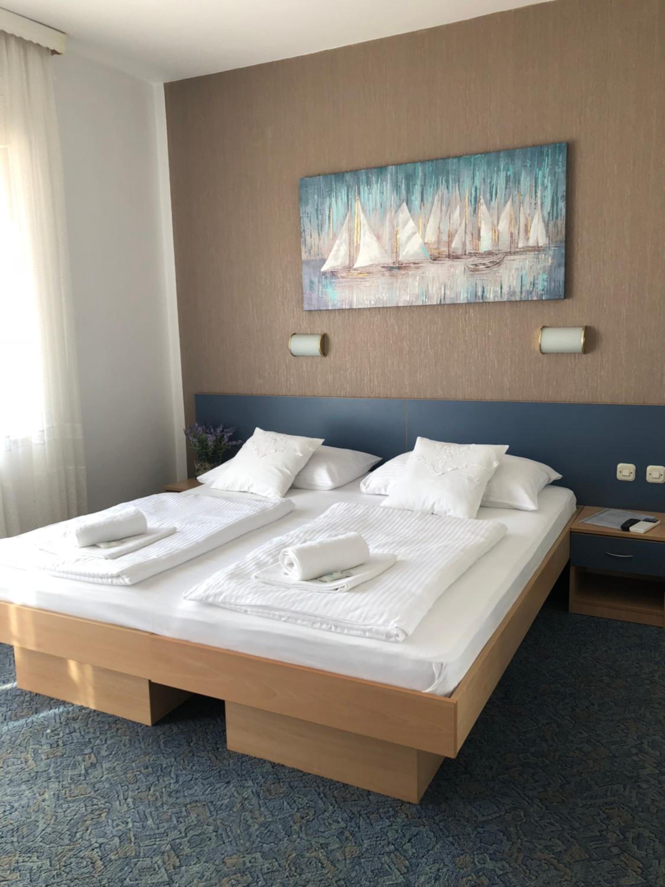 Double or Twin Room with Partial Sea View - Photo 4