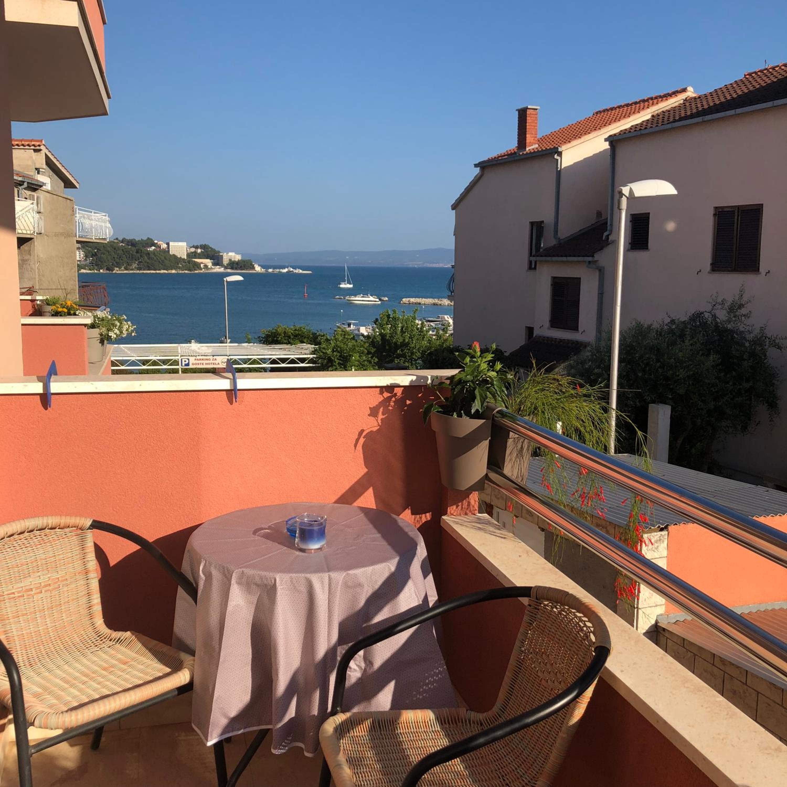 Double or Twin Room with Partial Sea View - Photo 11
