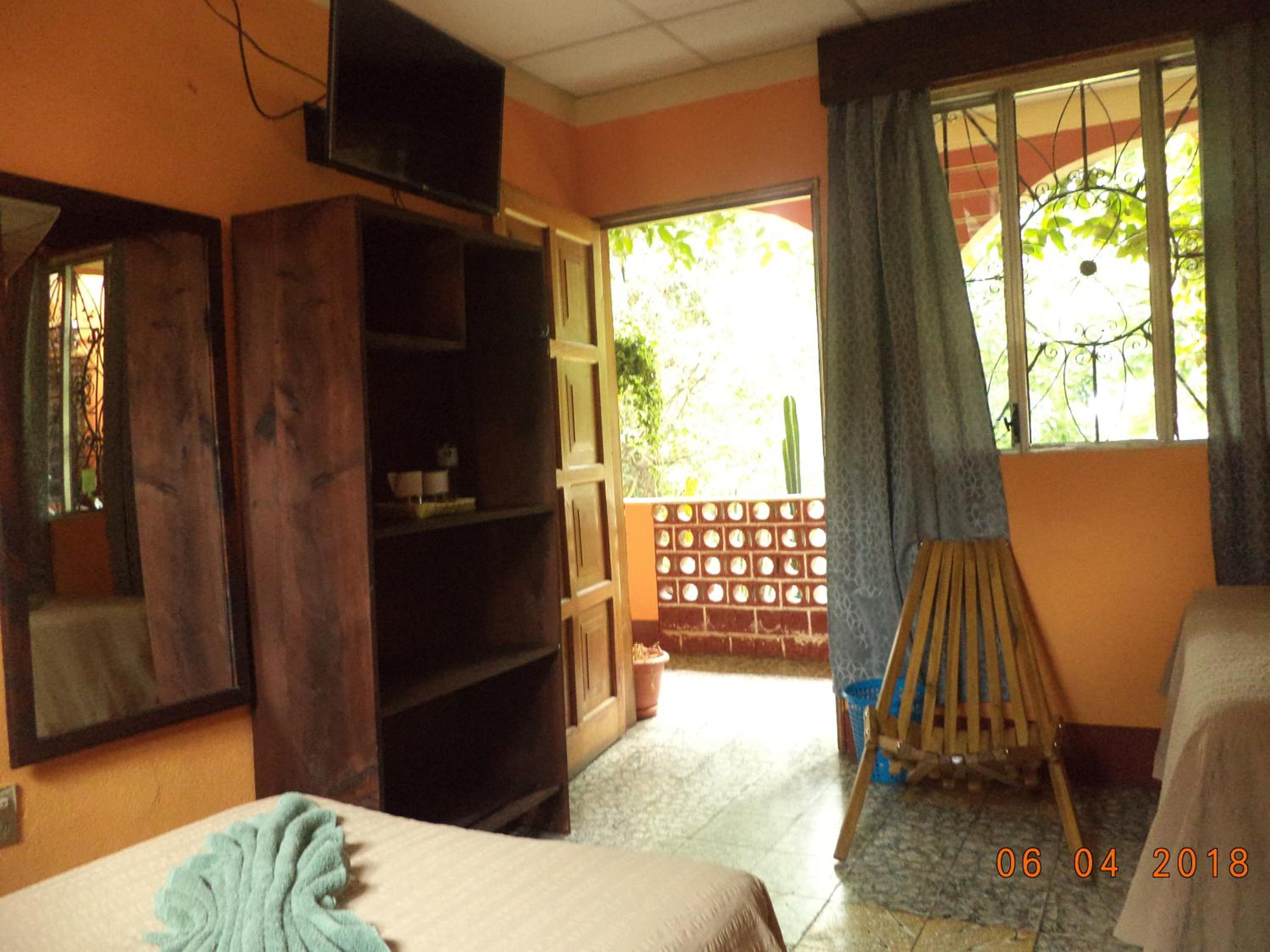 Twin Room with Private Bathroom photo 3
