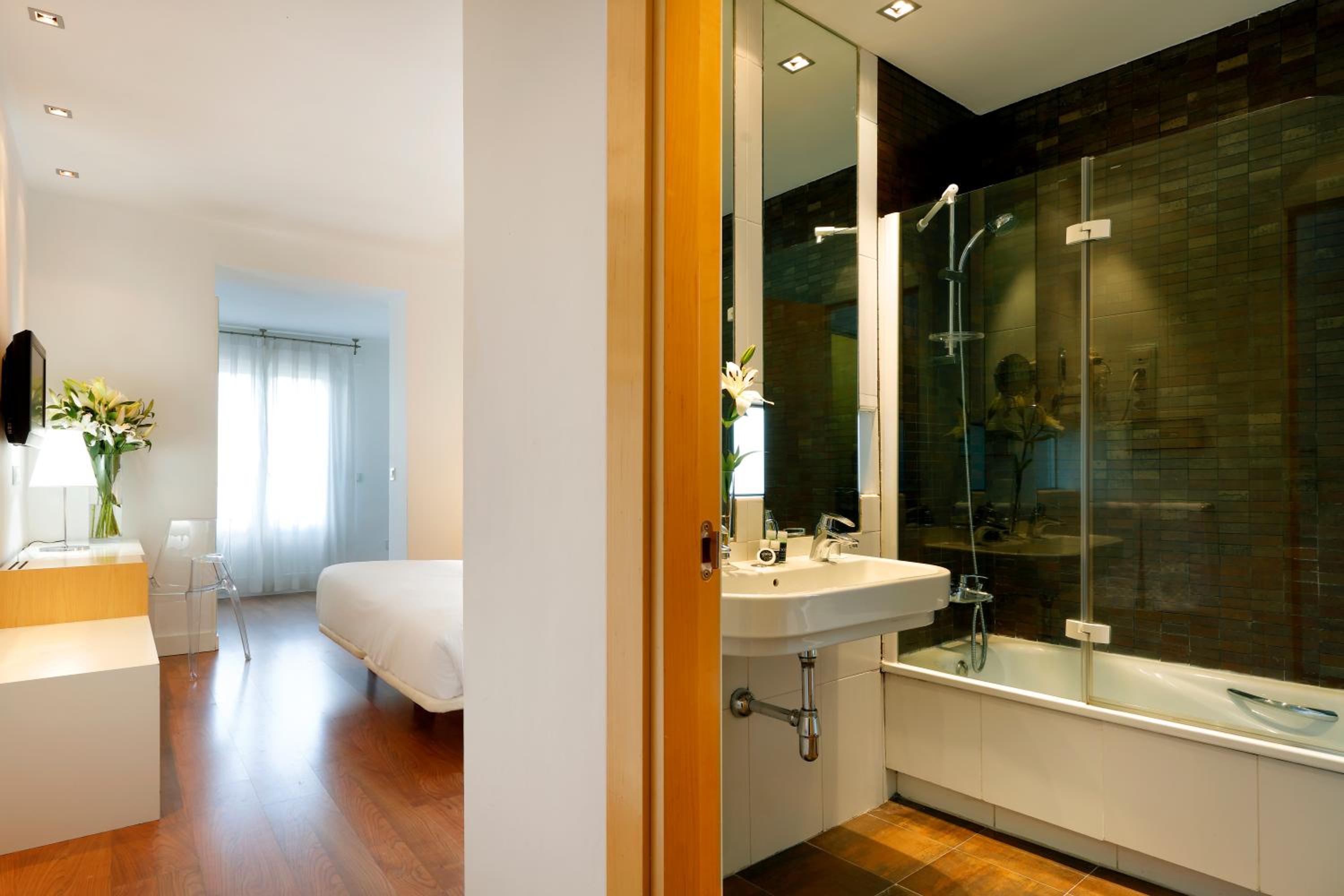 Double Room with Terrace - Photo 9