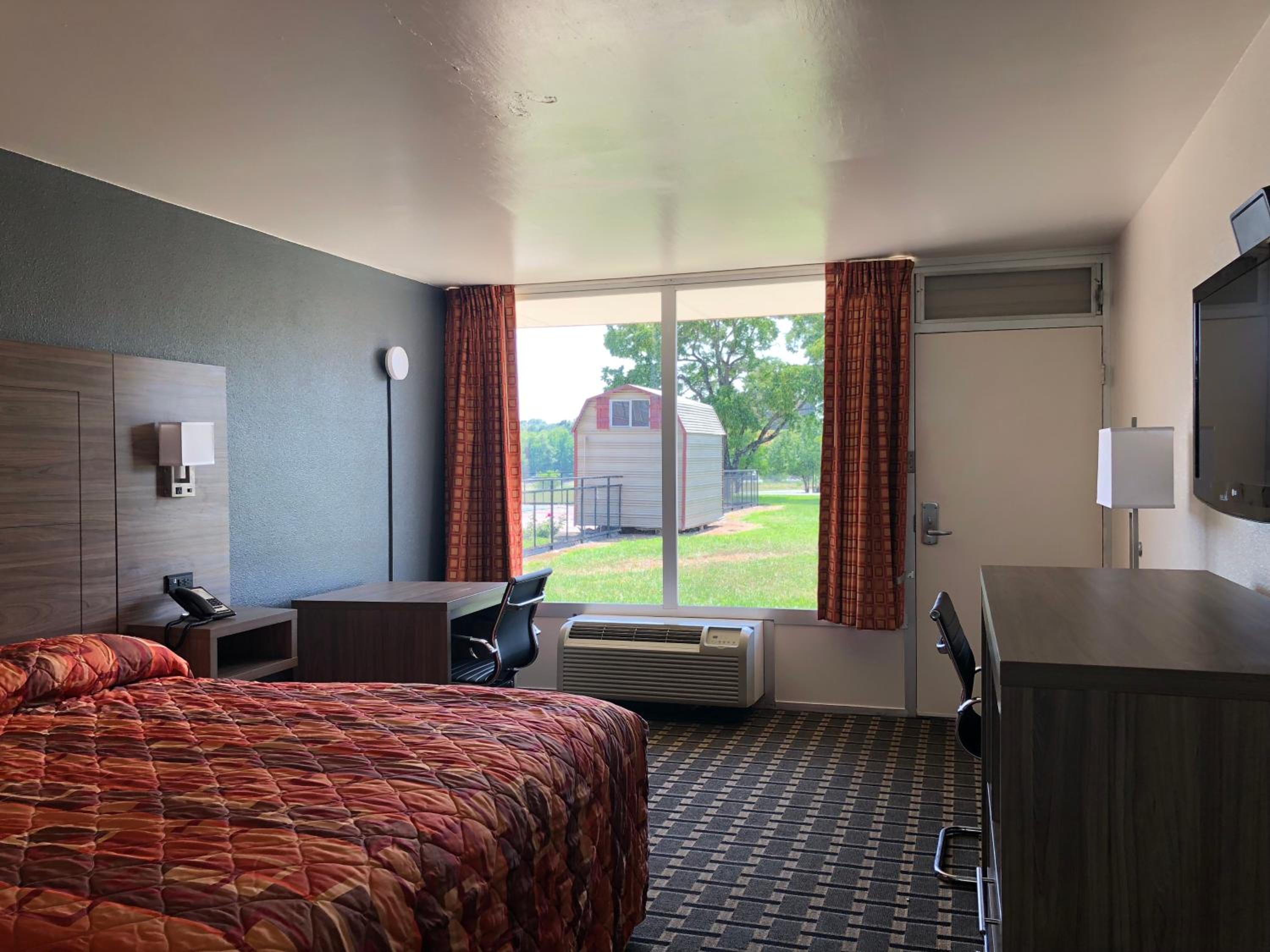 Deluxe King Room - Photo 2