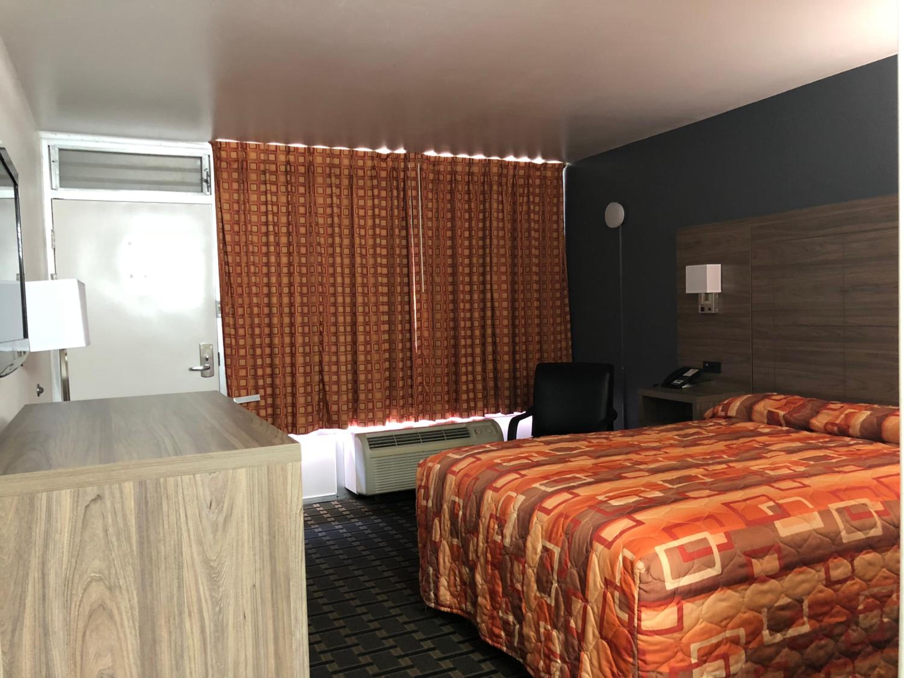 Deluxe Queen Room - Photo 3