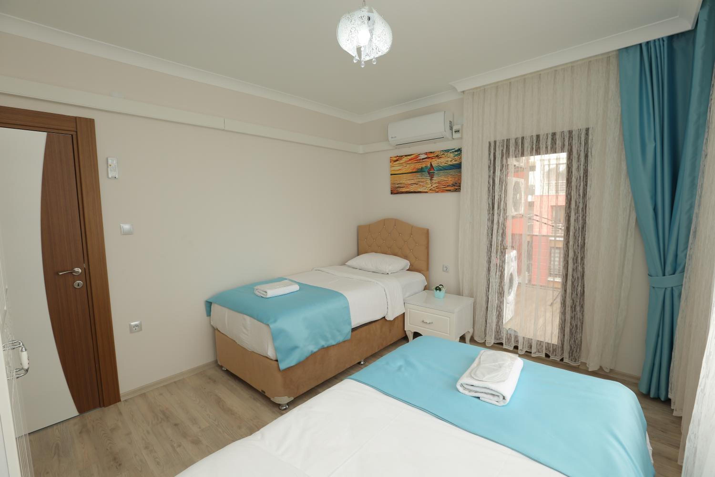 Three-Bedroom Apartment with Balcony and Sea View photo 1