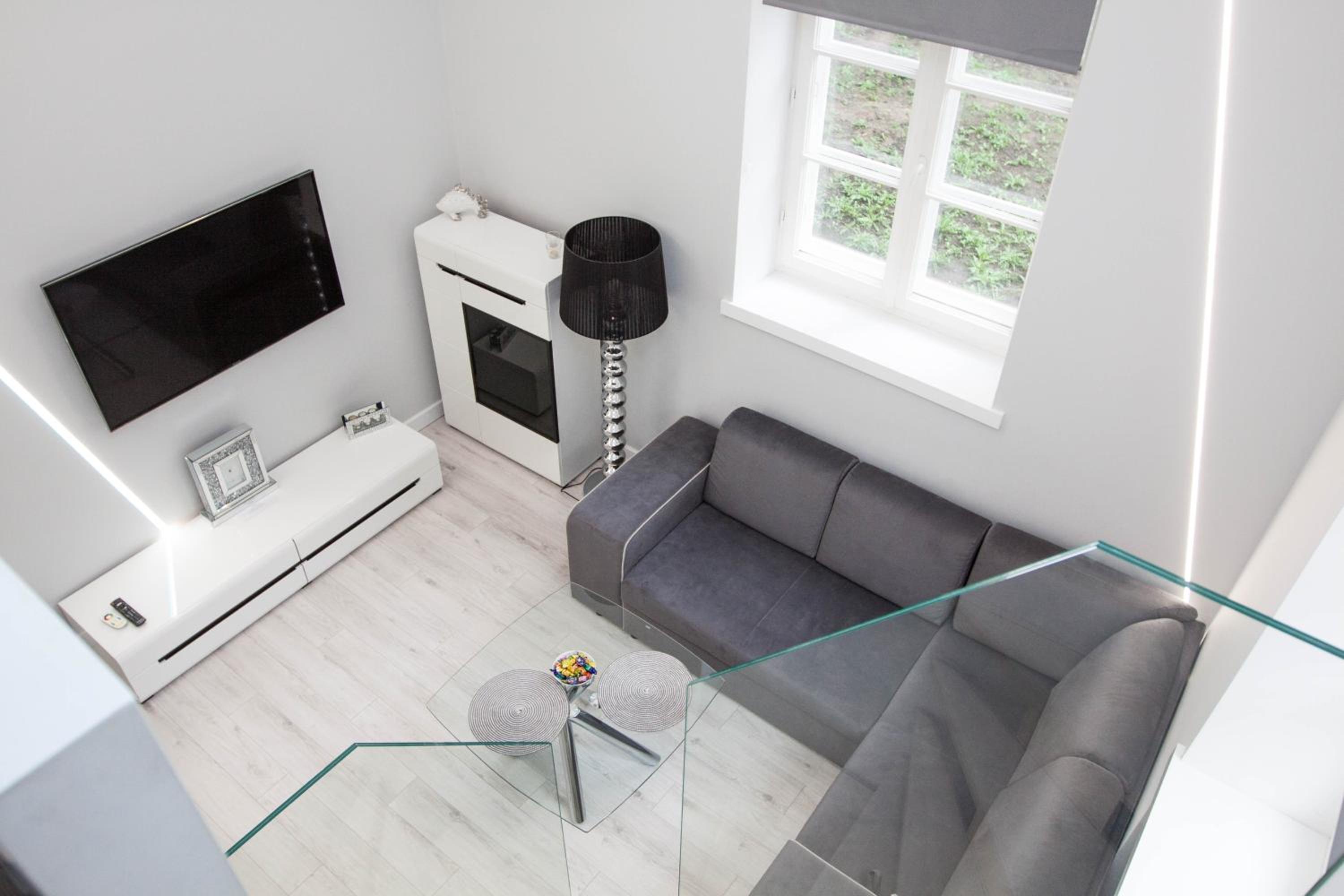 Apartment - Split Level - Photo 1