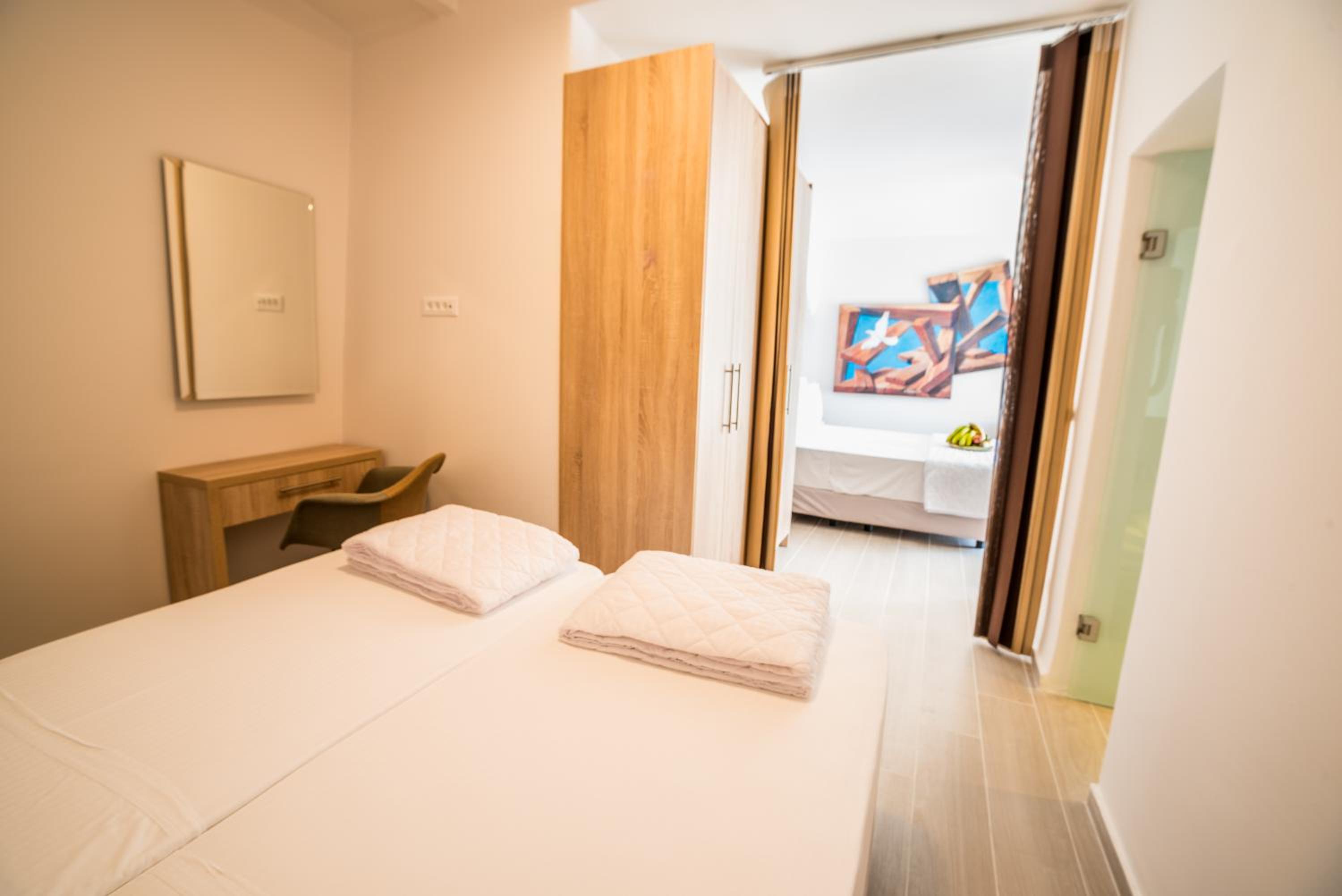 Deluxe Suite with Hot Tub and Caldera View - Photo 4