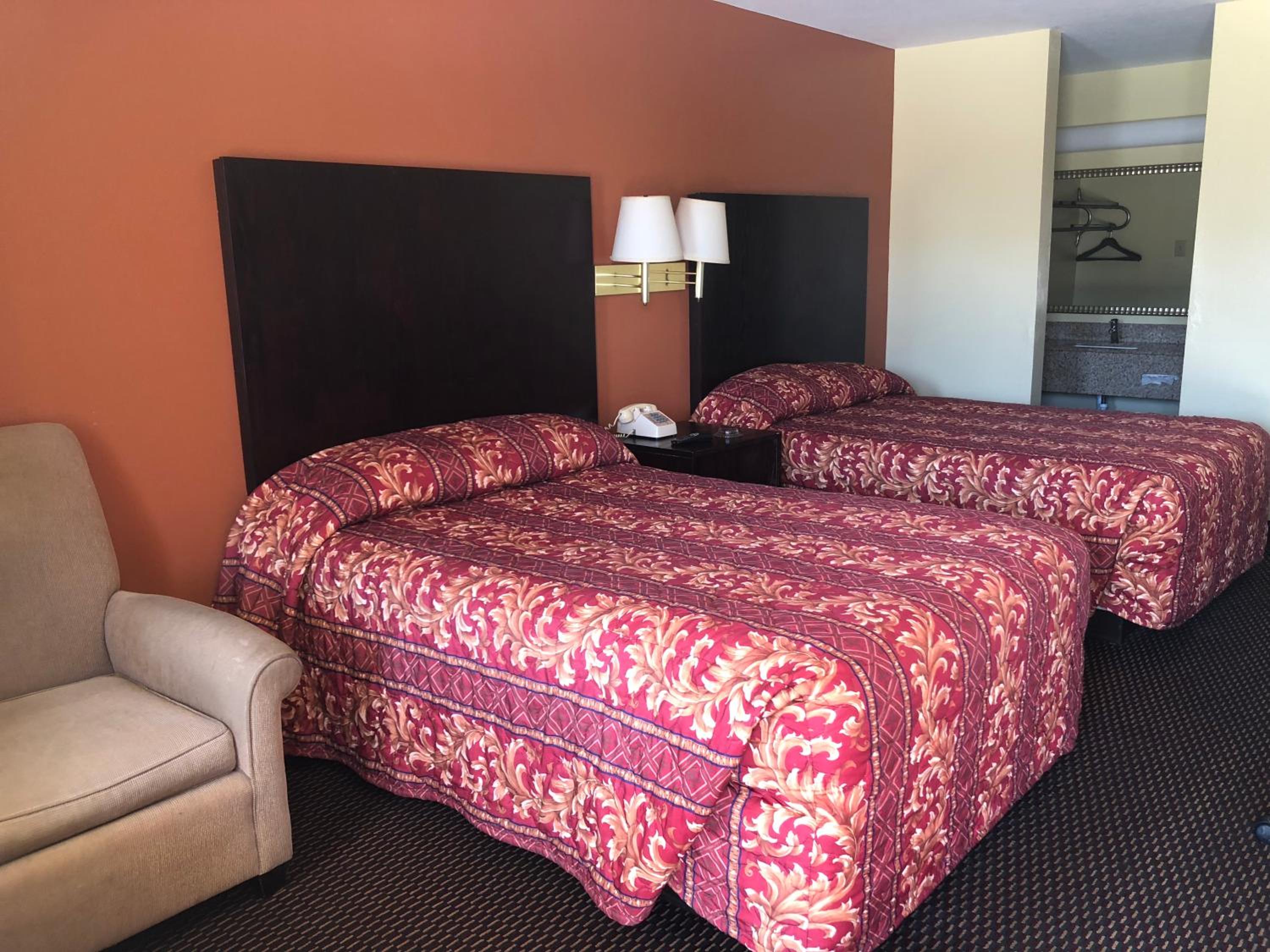 Double Room with Two Double Beds - Smoking - Photo 3