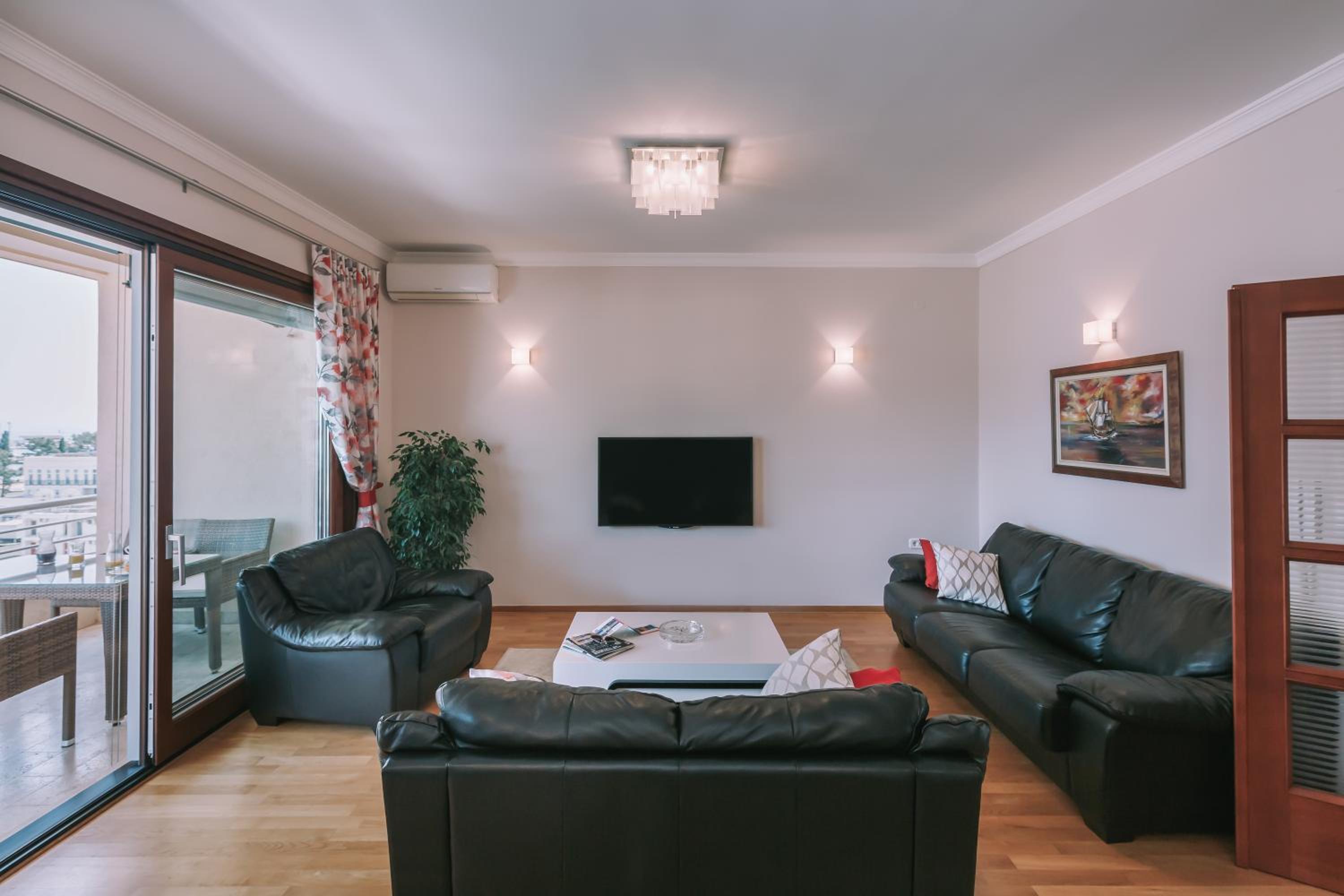 Two-Bedroom Apartment with Balcony and Sea View photo 1