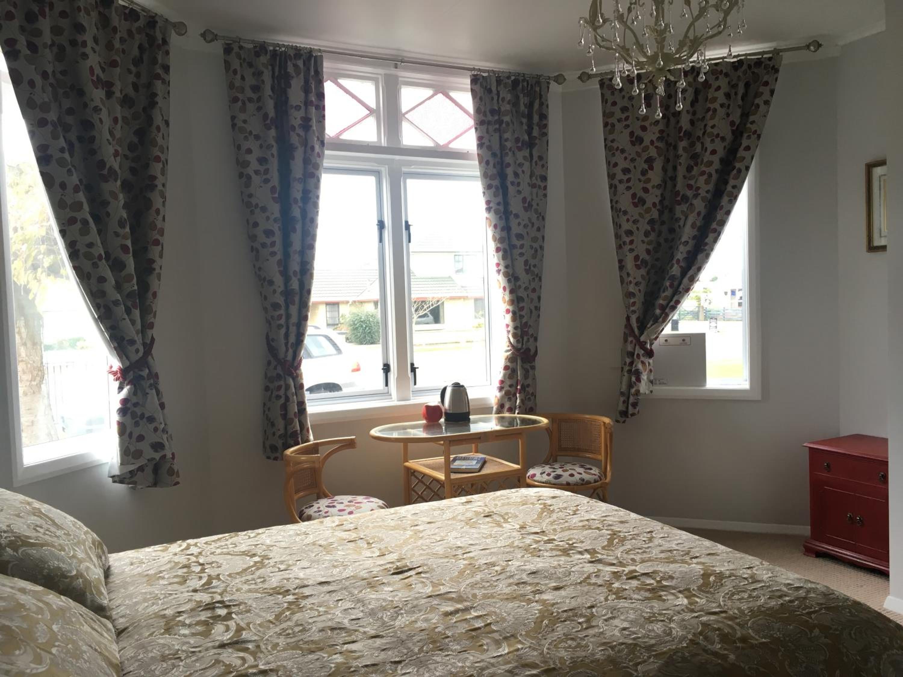 Queen Room photo 1
