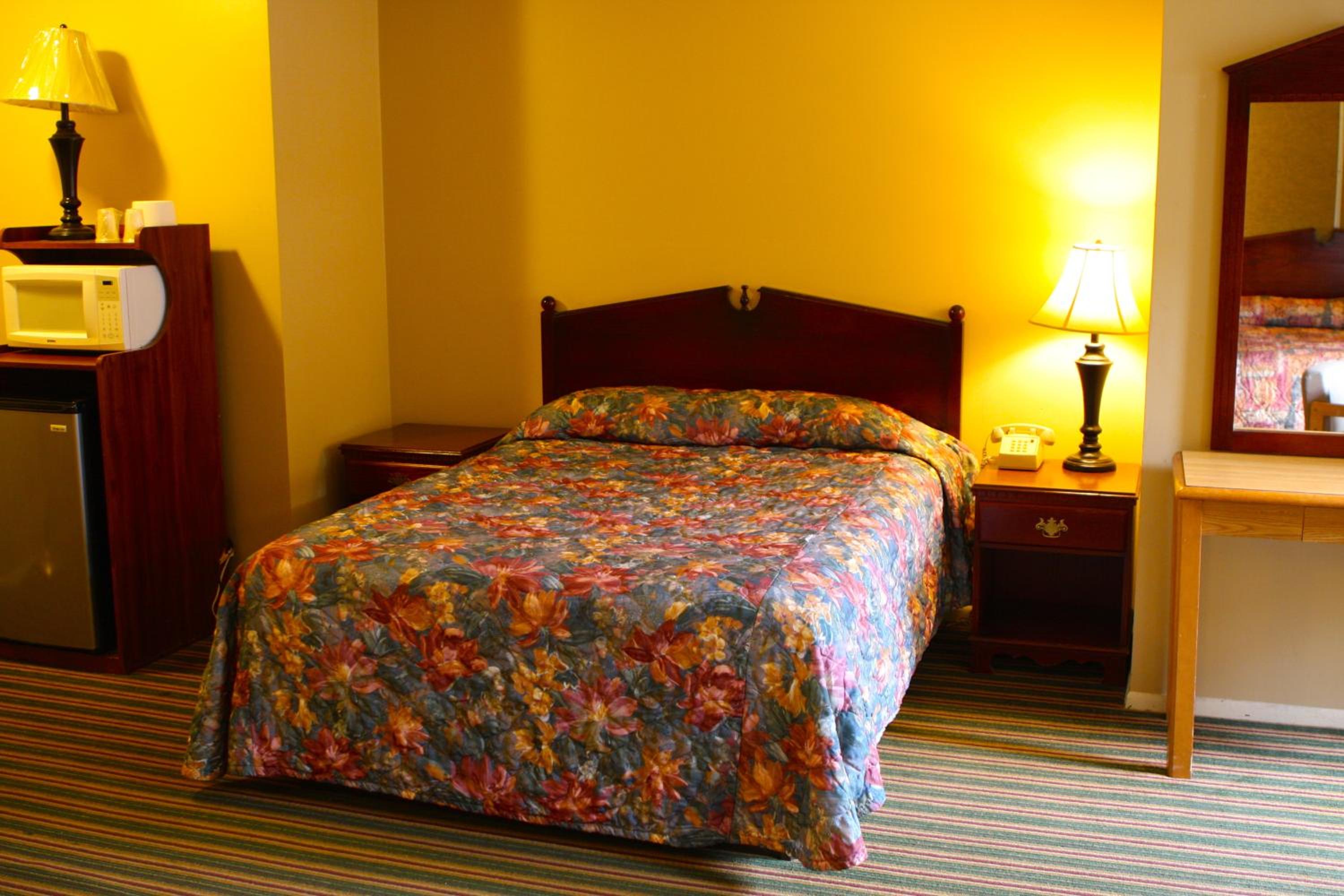 One Queen Bed and Two Full Beds  - Photo 4