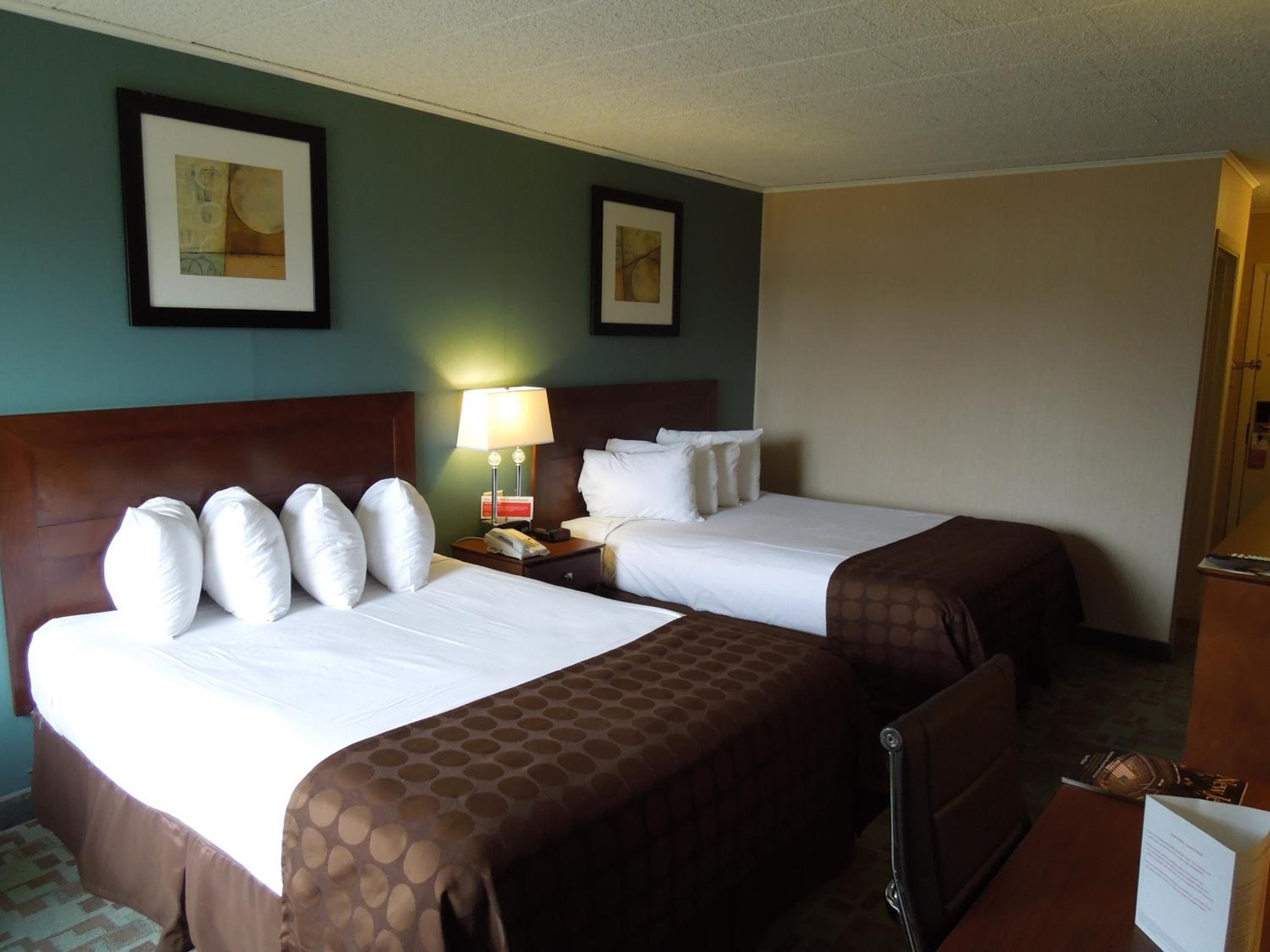 Queen Room with Two Queen Beds - Non-Smoking - Photo 1