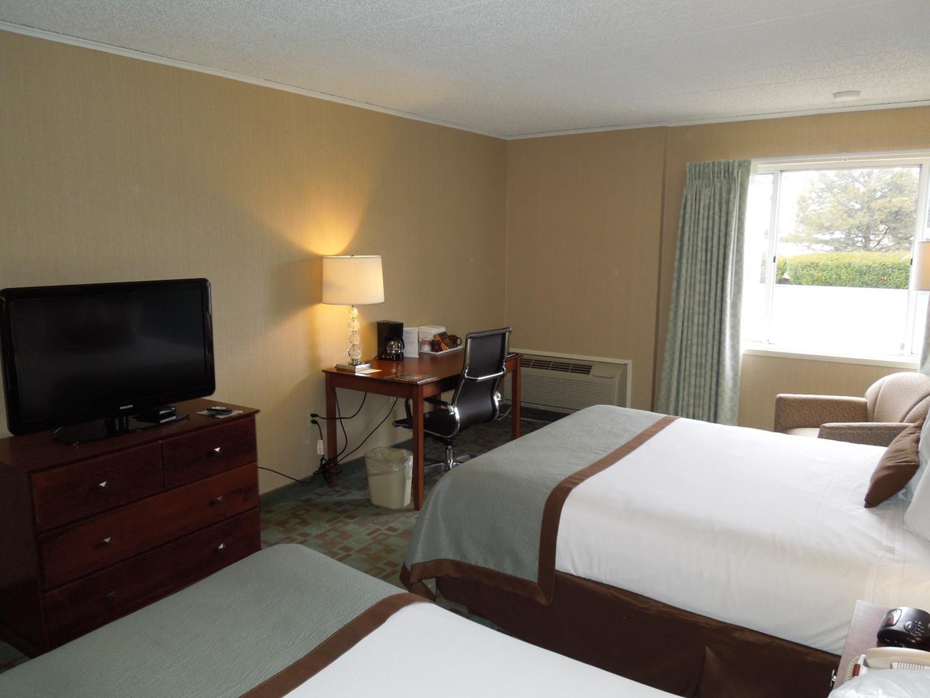 Queen Room with Two Queen Beds - Mobility Access/Non-Smoking - Photo 3
