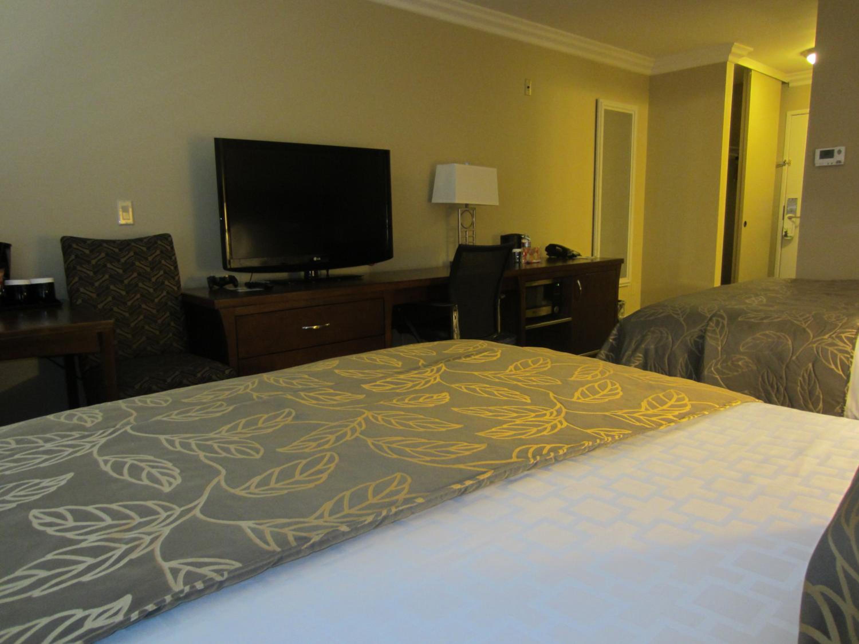 Queen with Two Queen Beds and Kitchenette - Photo 6