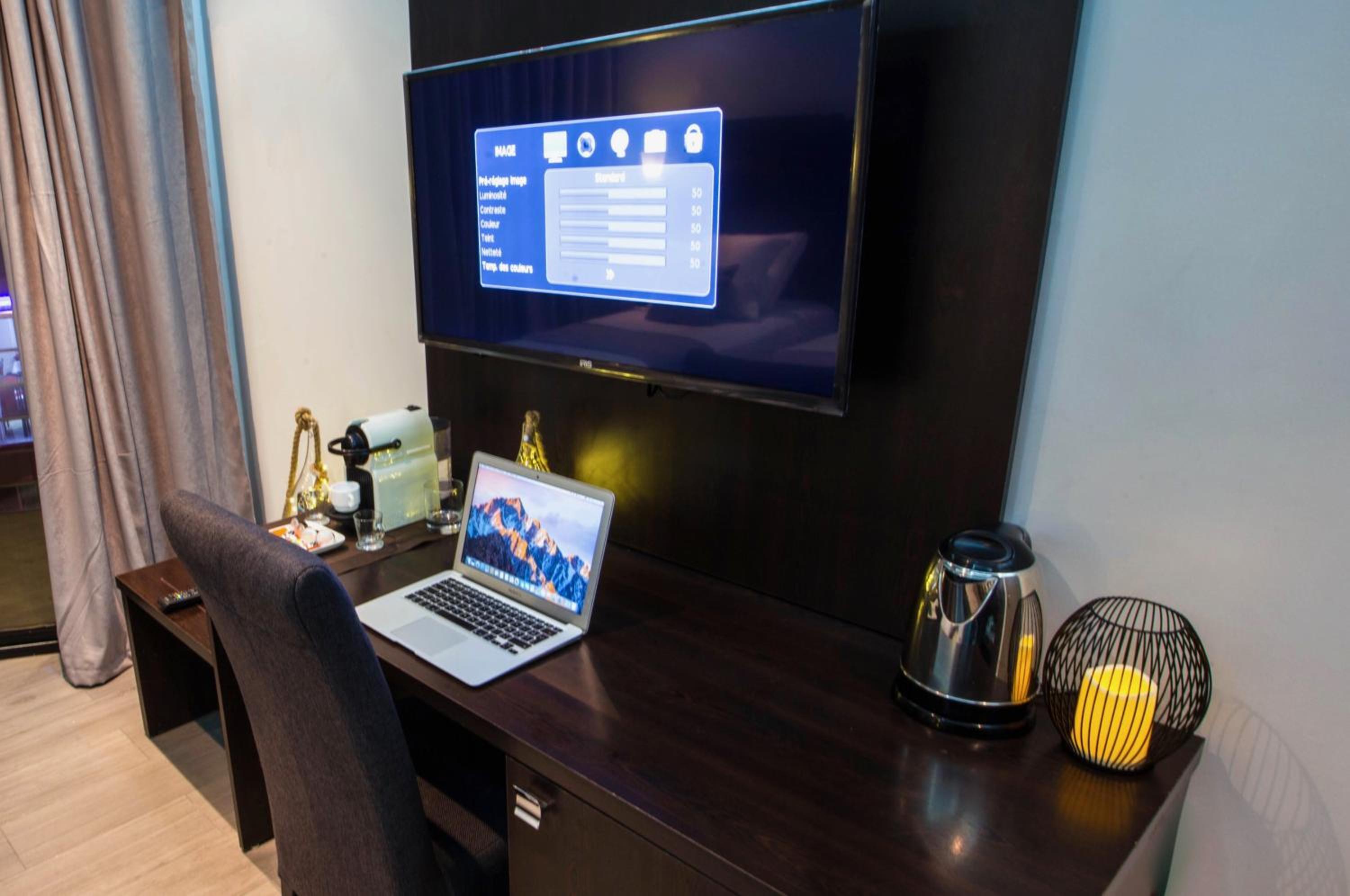 Double or Twin Room with City View photo 2