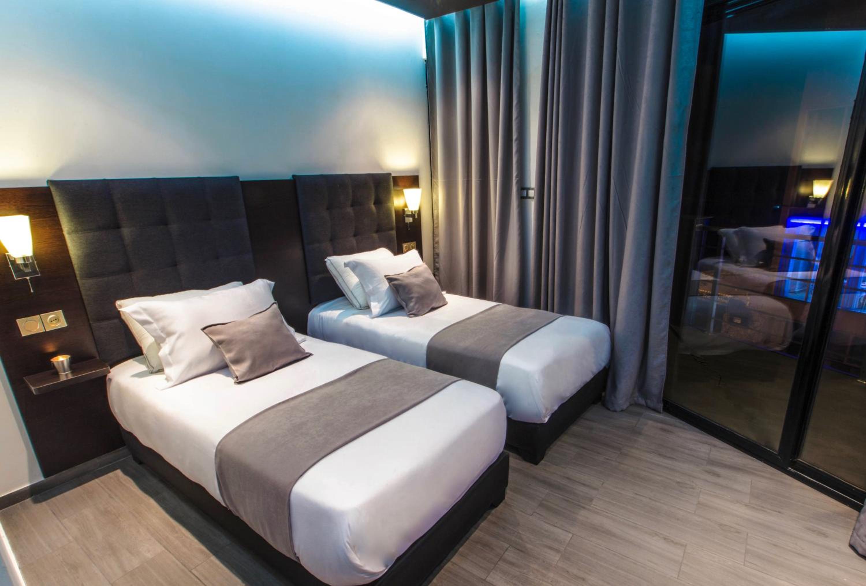 Double or Twin Room with City View photo 1
