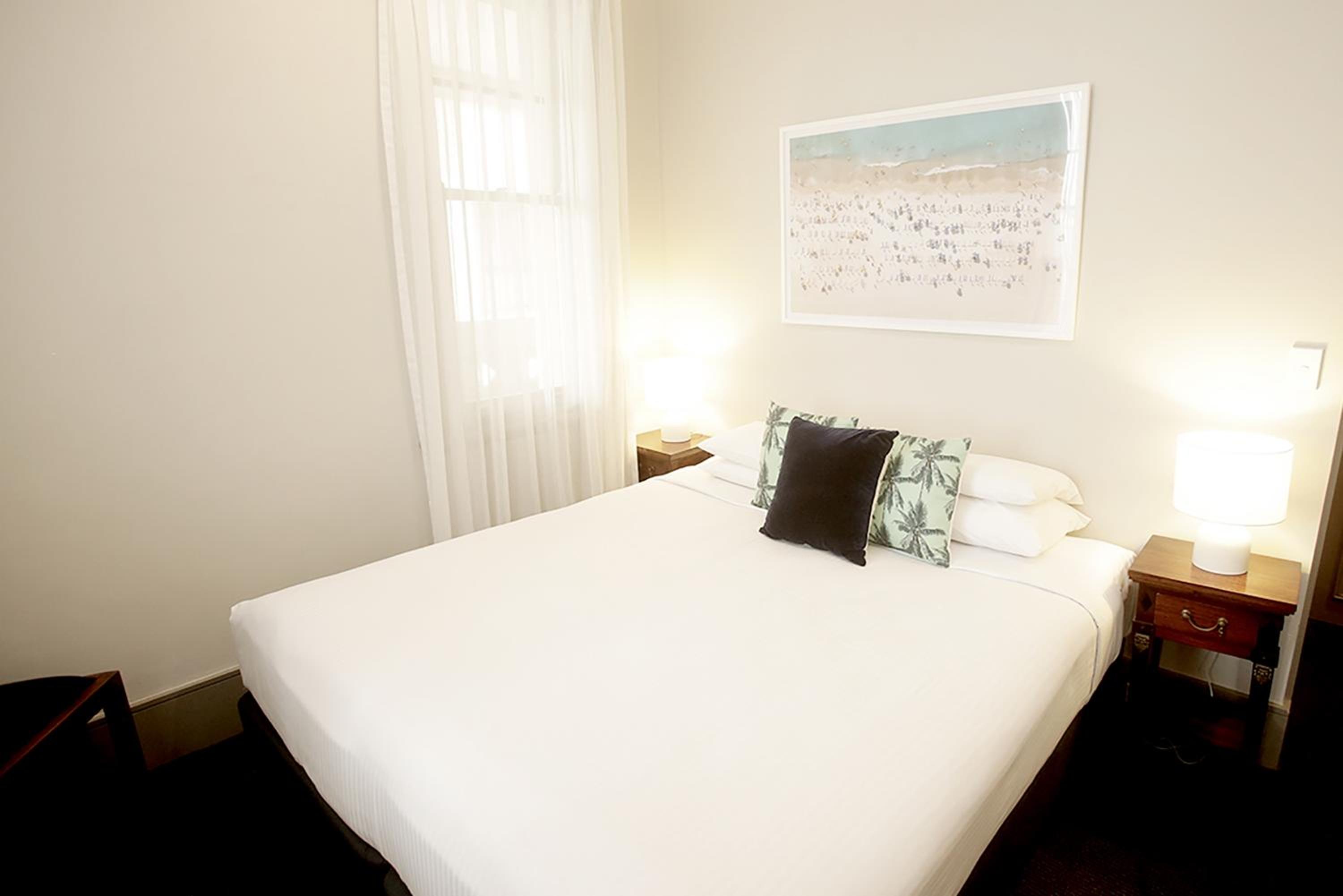 Queen Room photo 2