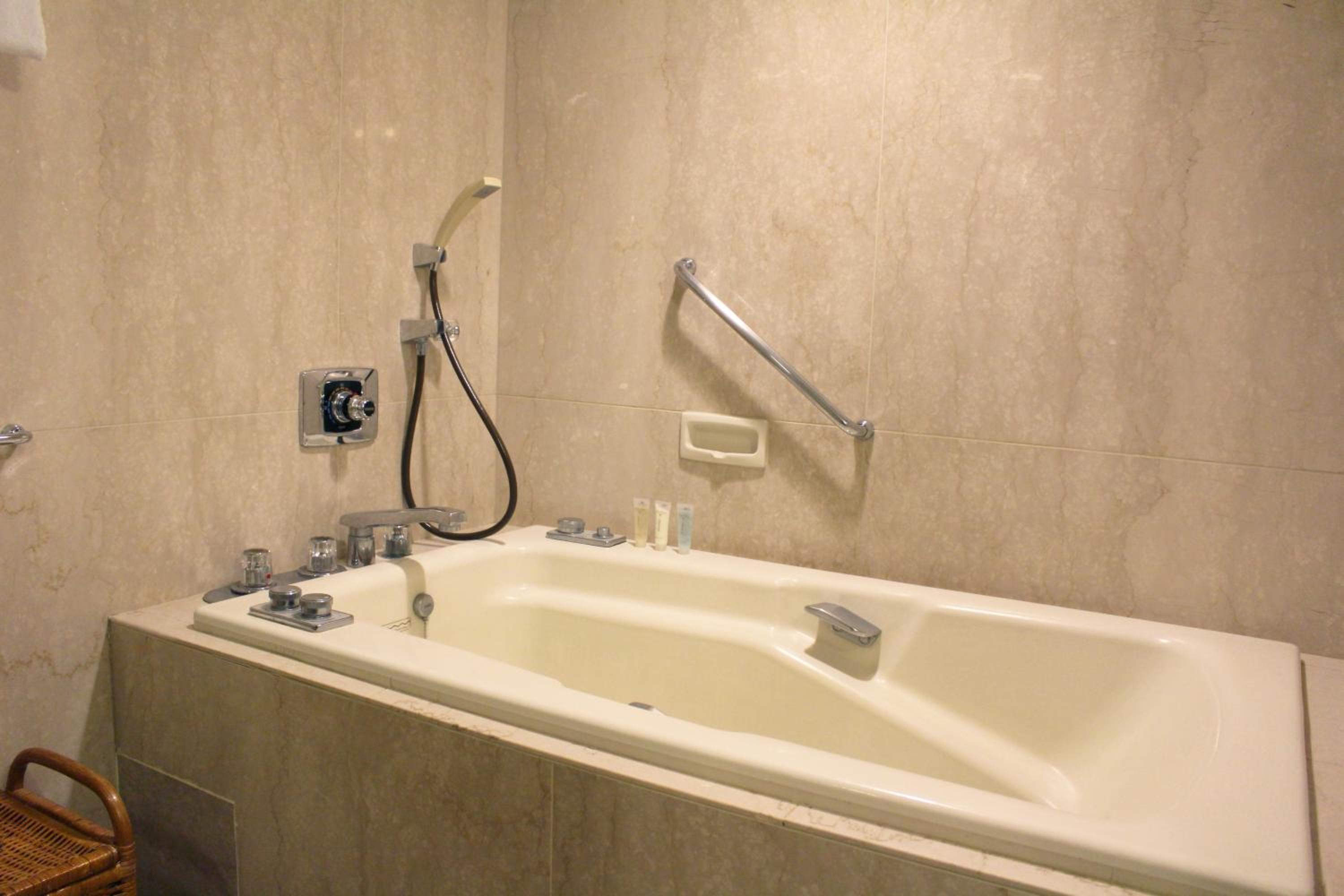 Standard Deluxe Twin Room - Non-Smoking - Photo 7