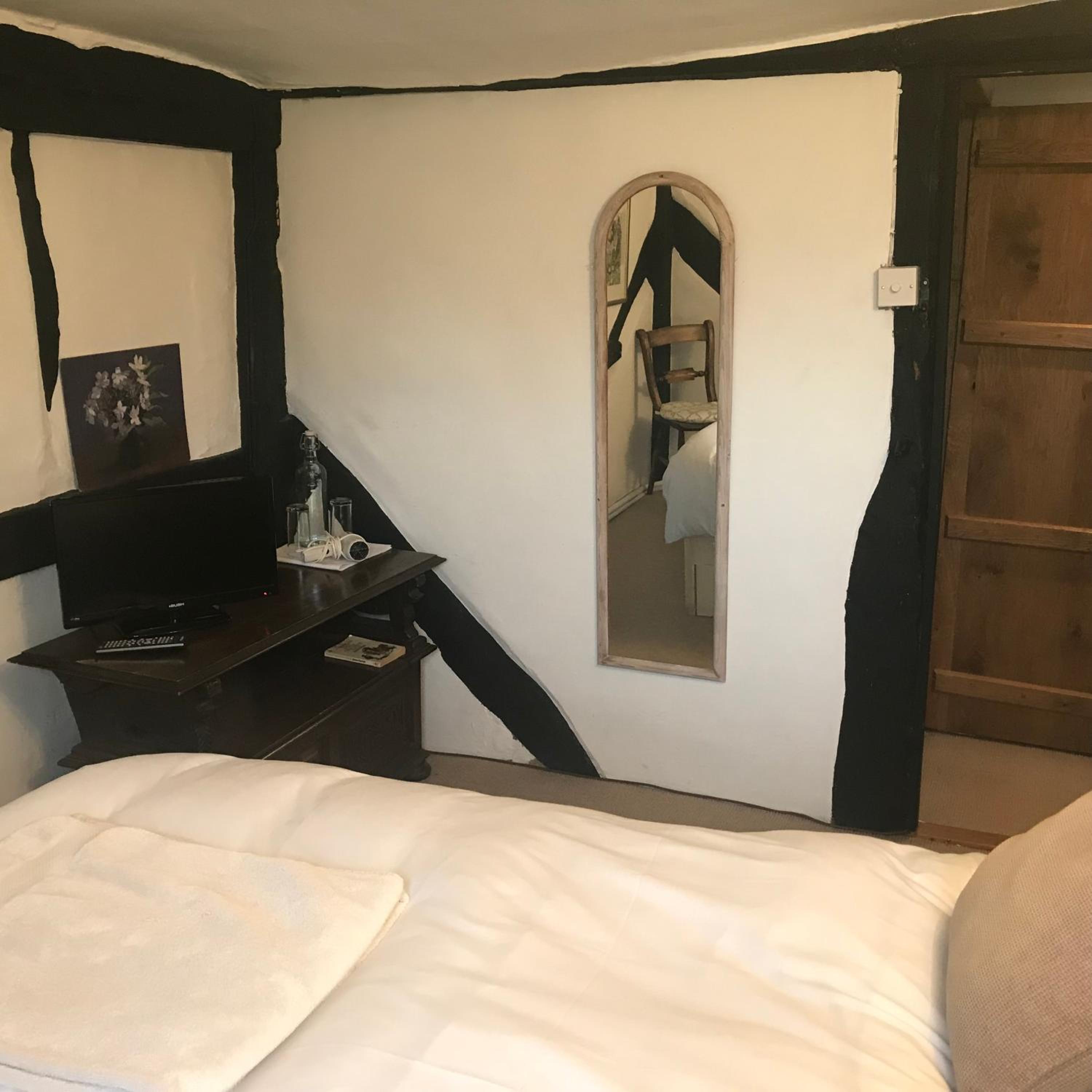Double Room with Shared Bathroom photo 2