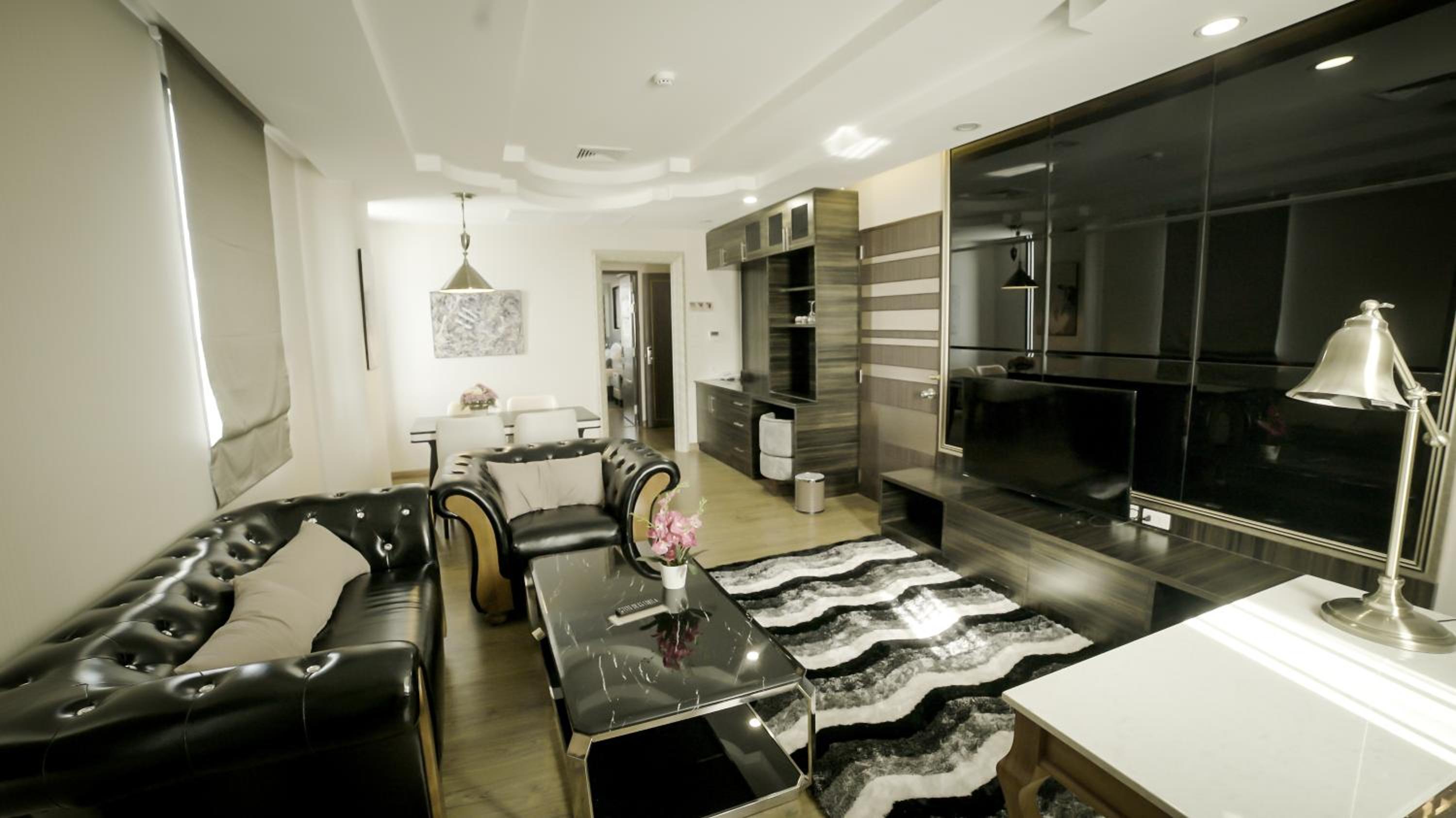 King Suite with Pool View