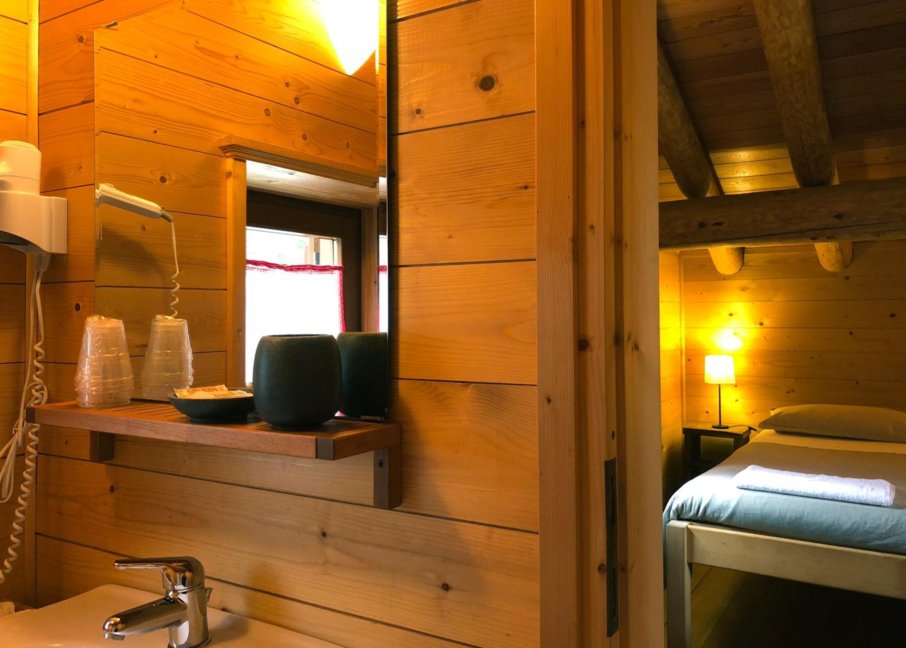 Quadruple Room with Private Bathroom - Photo 1