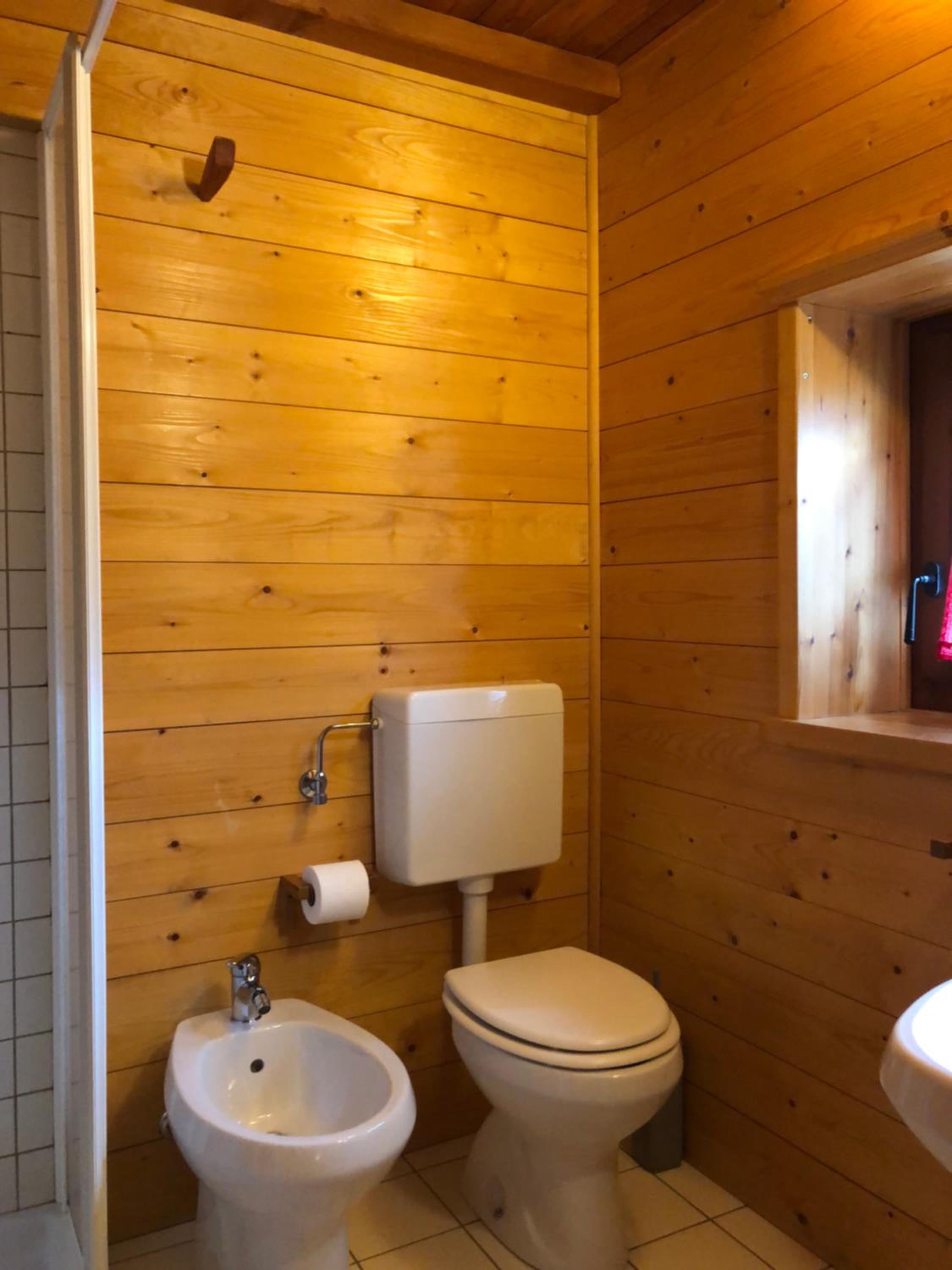 Quadruple Room with Private Bathroom - Photo 3