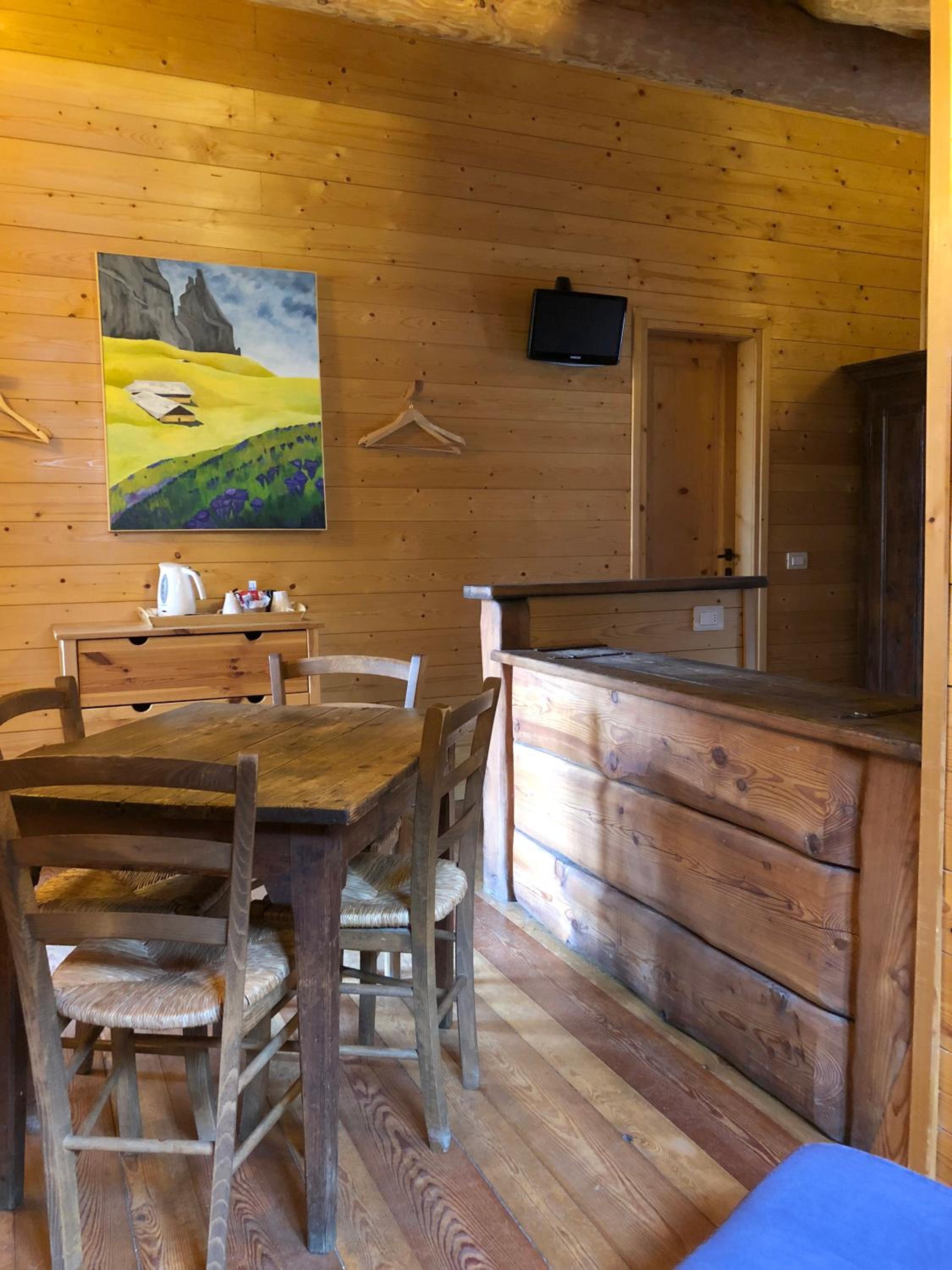 Quadruple Room with Private Bathroom - Photo 7