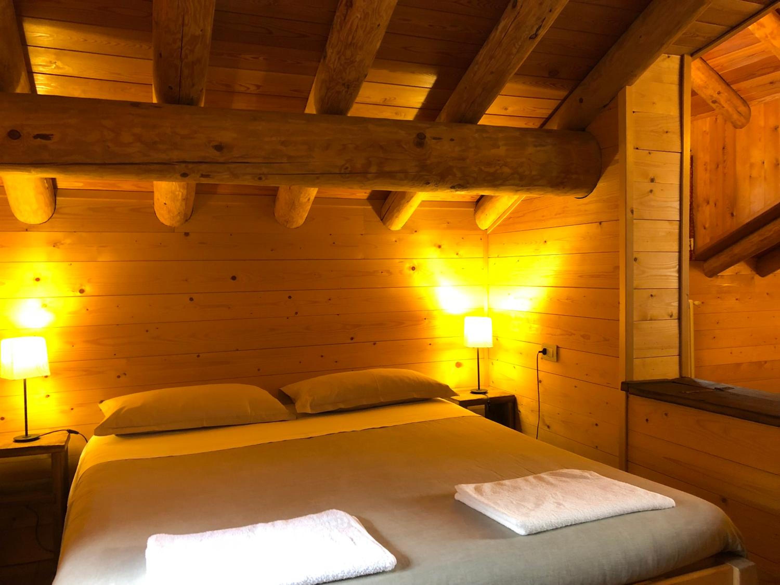 Quadruple Room with Private Bathroom - Photo 11