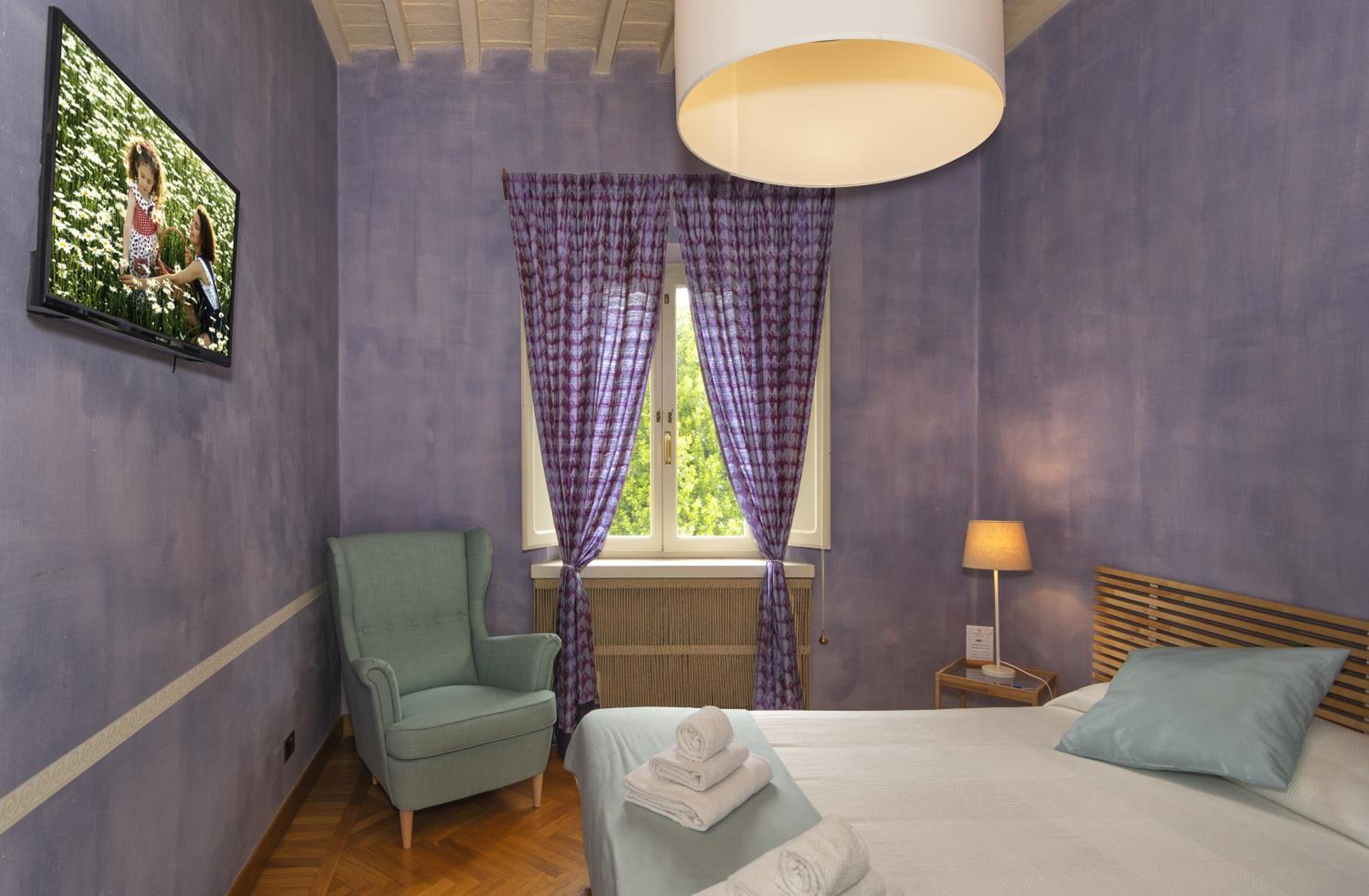 King Room with Spa Bath - Photo 12