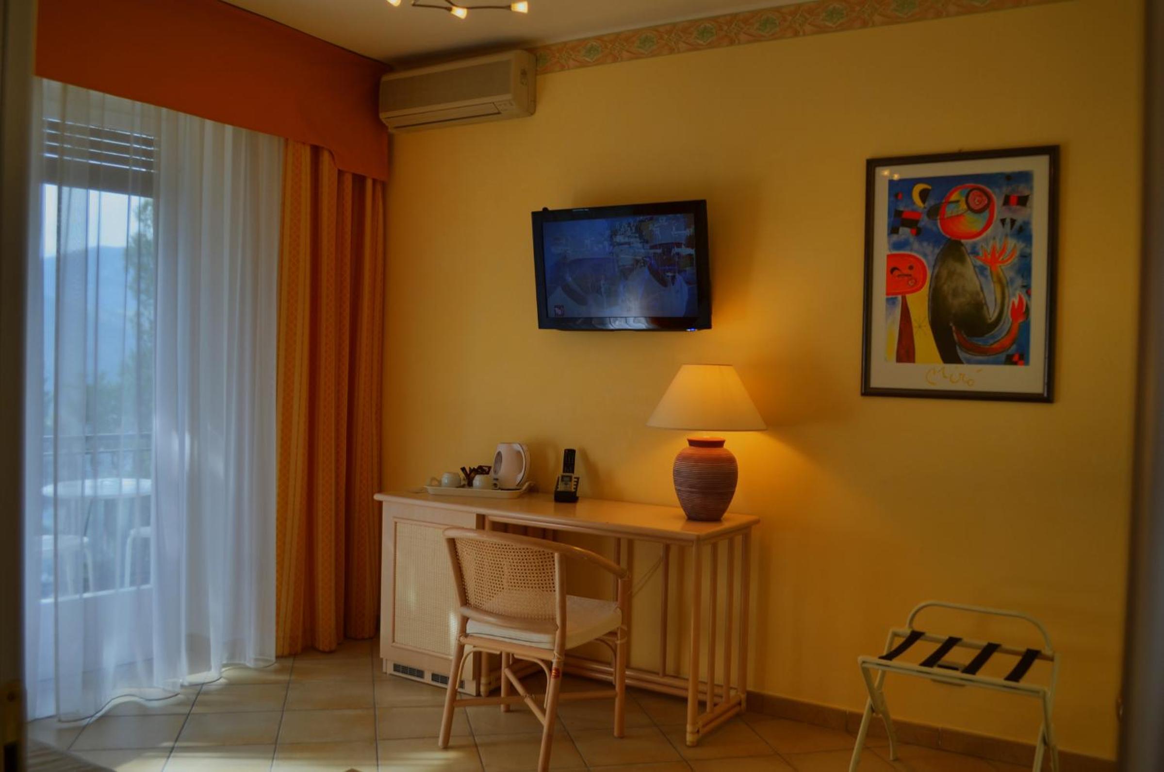 Suite (3 Adults) - Photo 5