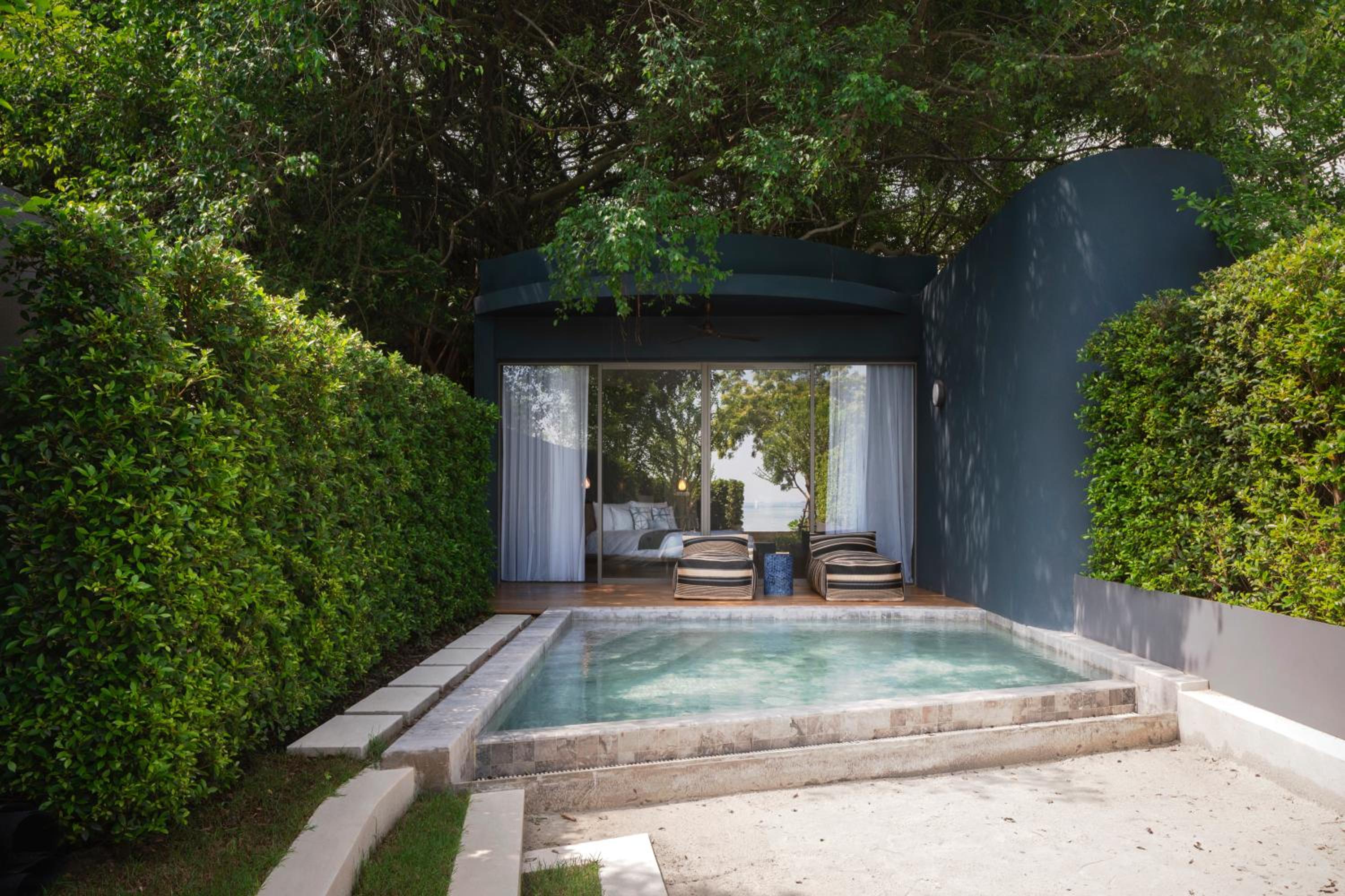 Beachfront Pool Villa thumbnail 6