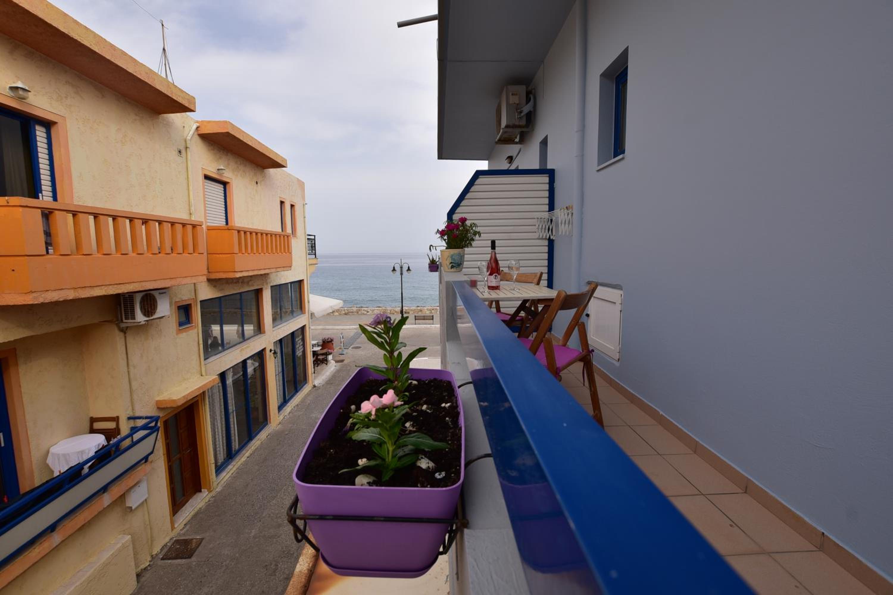 Double Room with Side Sea View - Photo 8