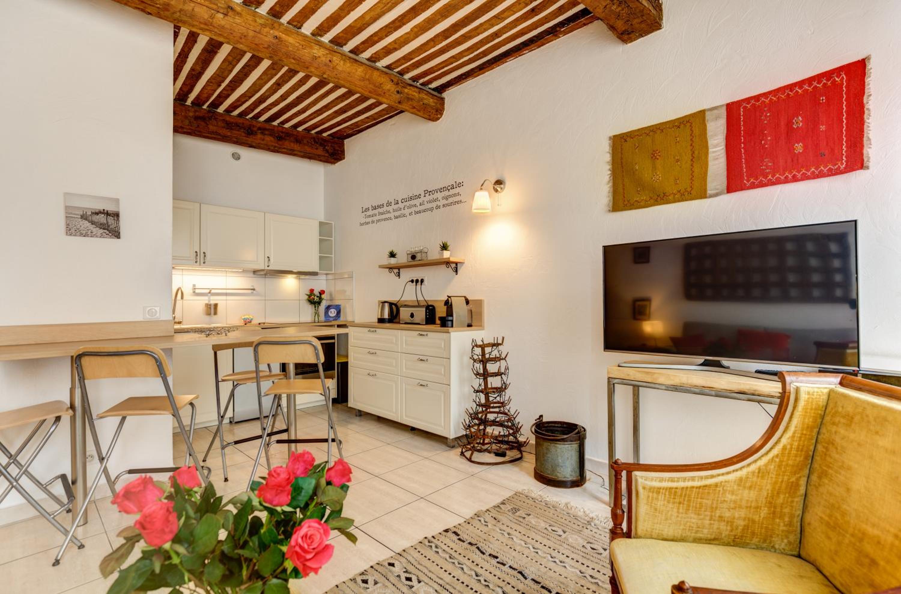 One-Bedroom Apartment (85 Rue Meynadier 06400 Cannes) photo 2