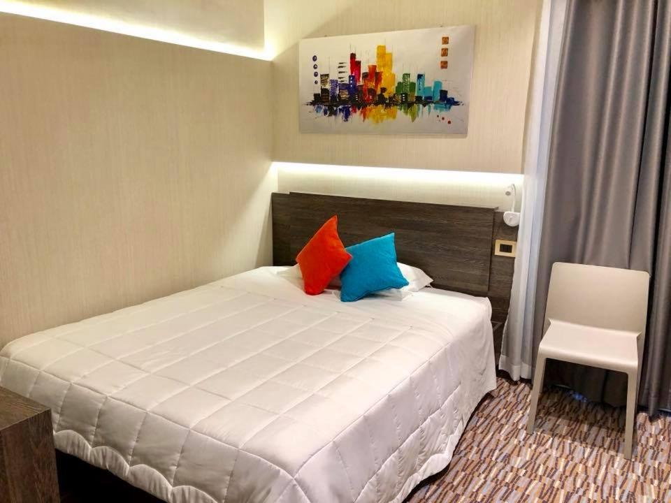 Single Room with Private Bathroom photo 1