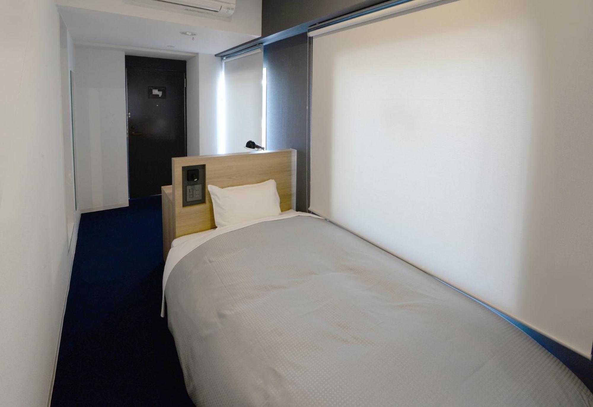 Single Room with Private Bathroom - Non-Smoking photo 2
