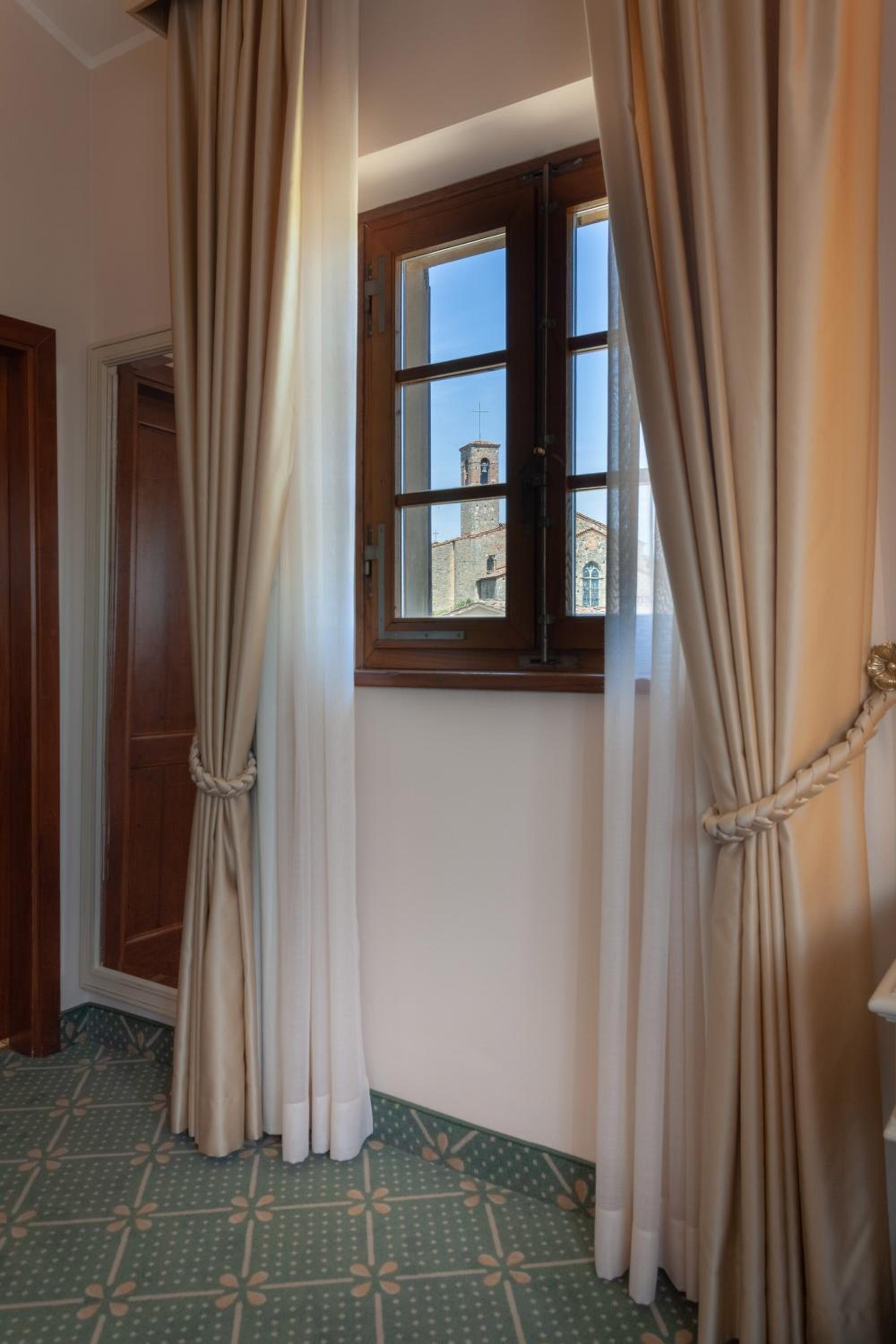 Standard Double  Room - Photo 8