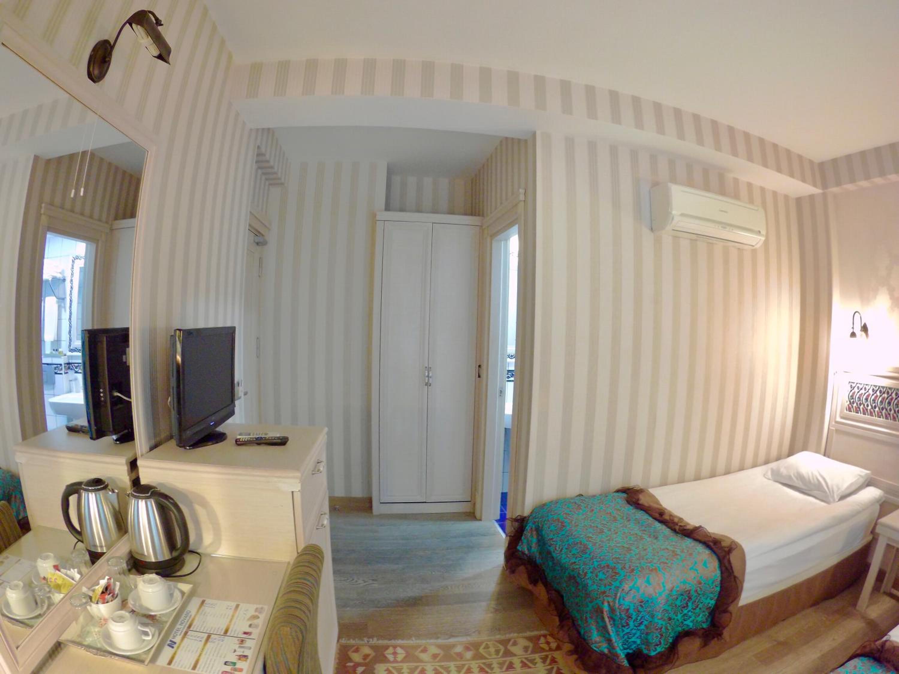 Standard Twin Room photo 2