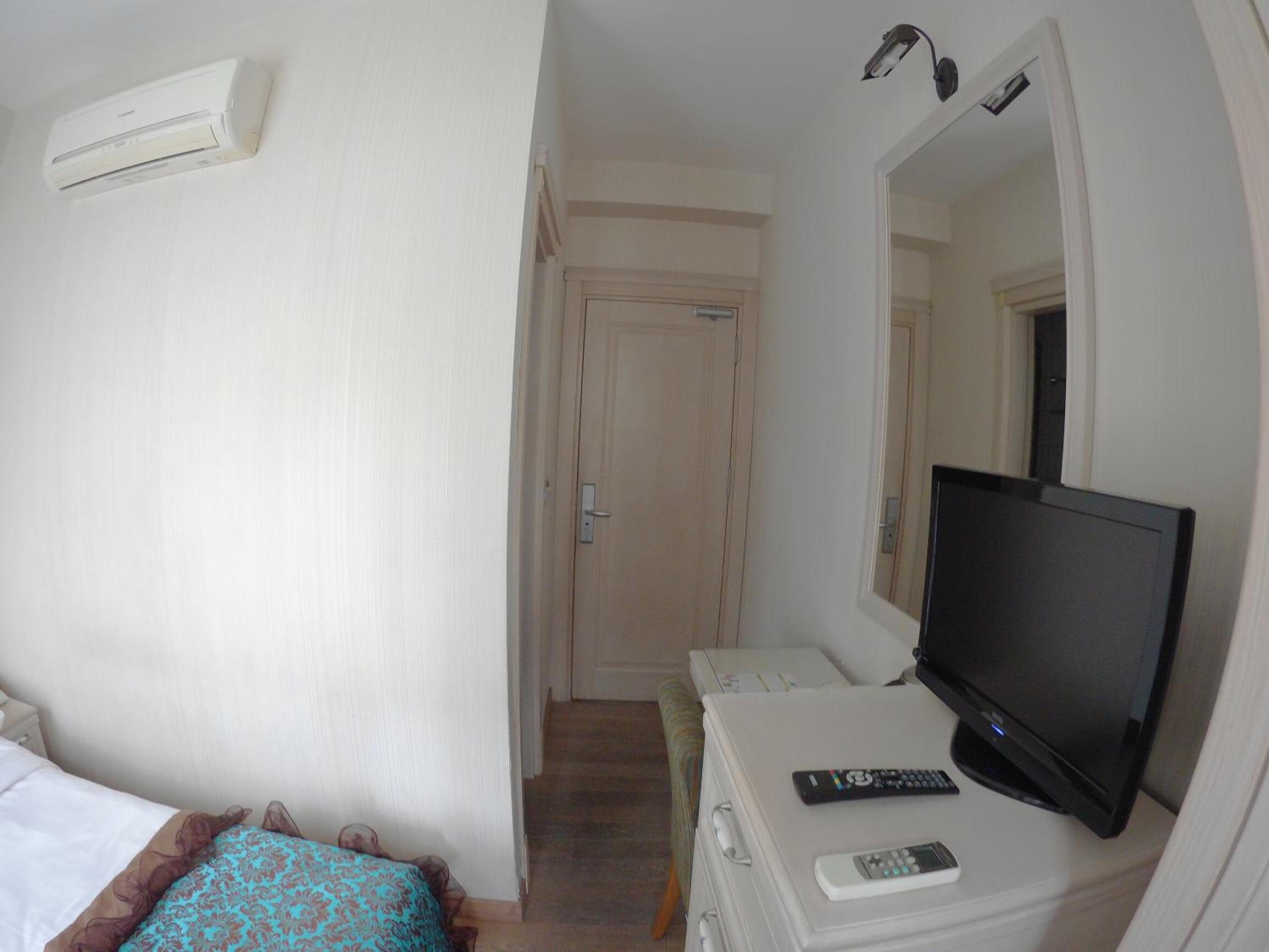 Single Room photo 3