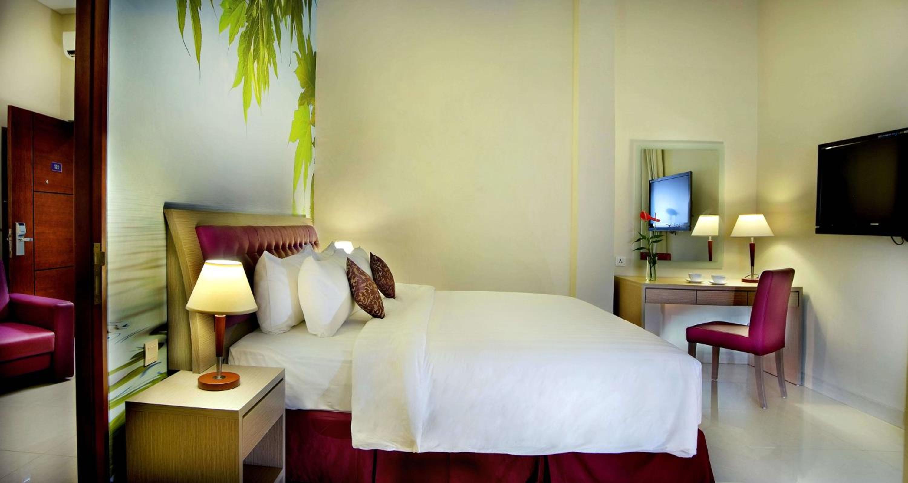 Two-Bedroom Suite - Photo 4