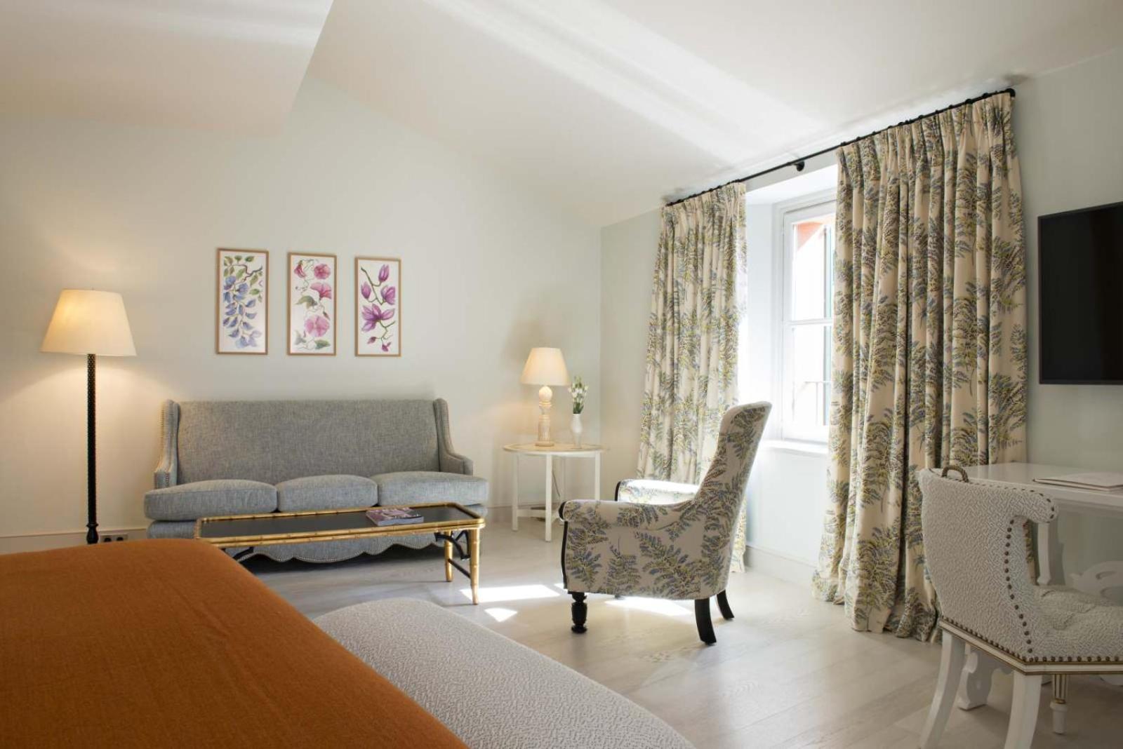 Romantic Penthouse Suite thumbnail 5