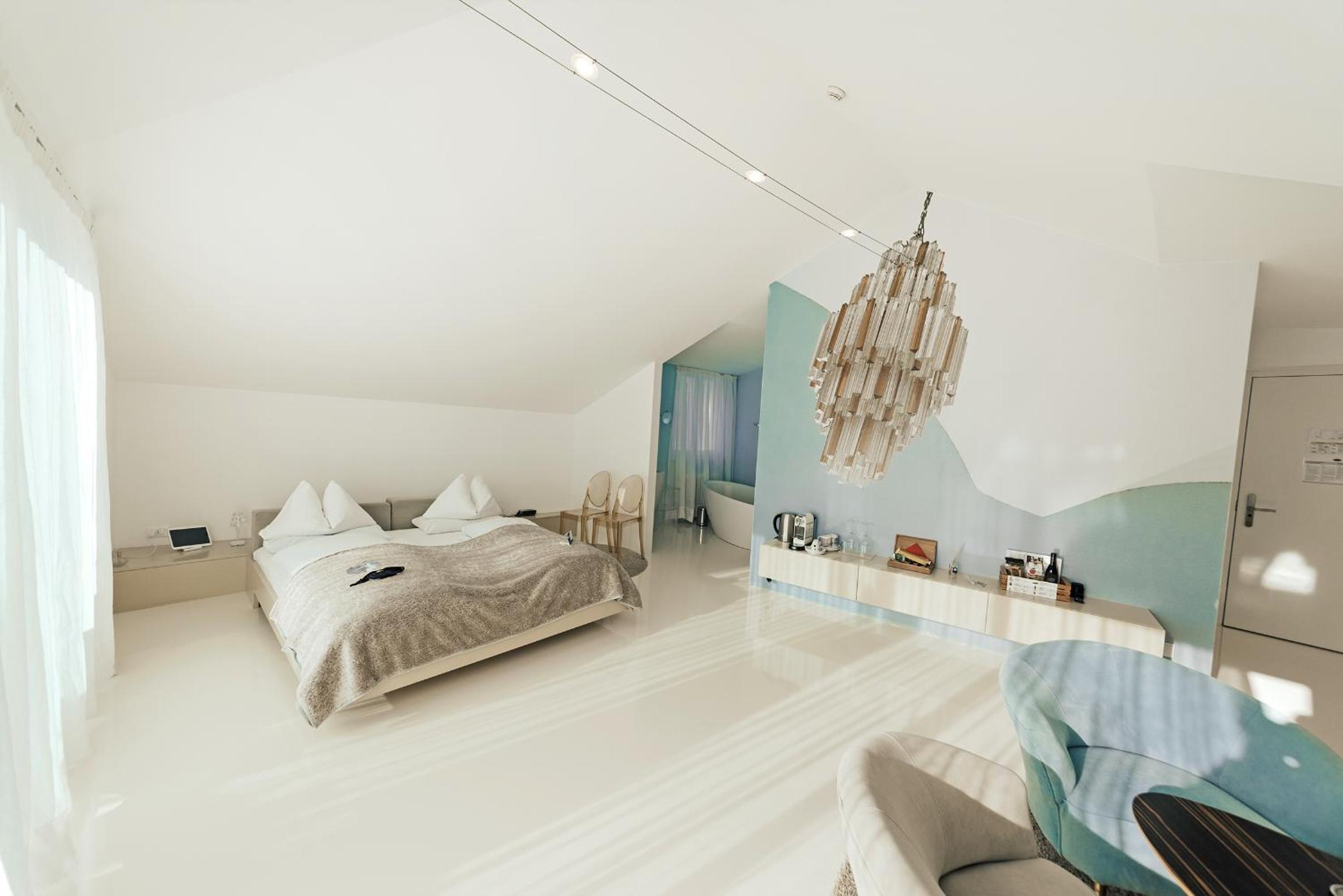 Penthouse Suite with Hot Tub - Photo 1