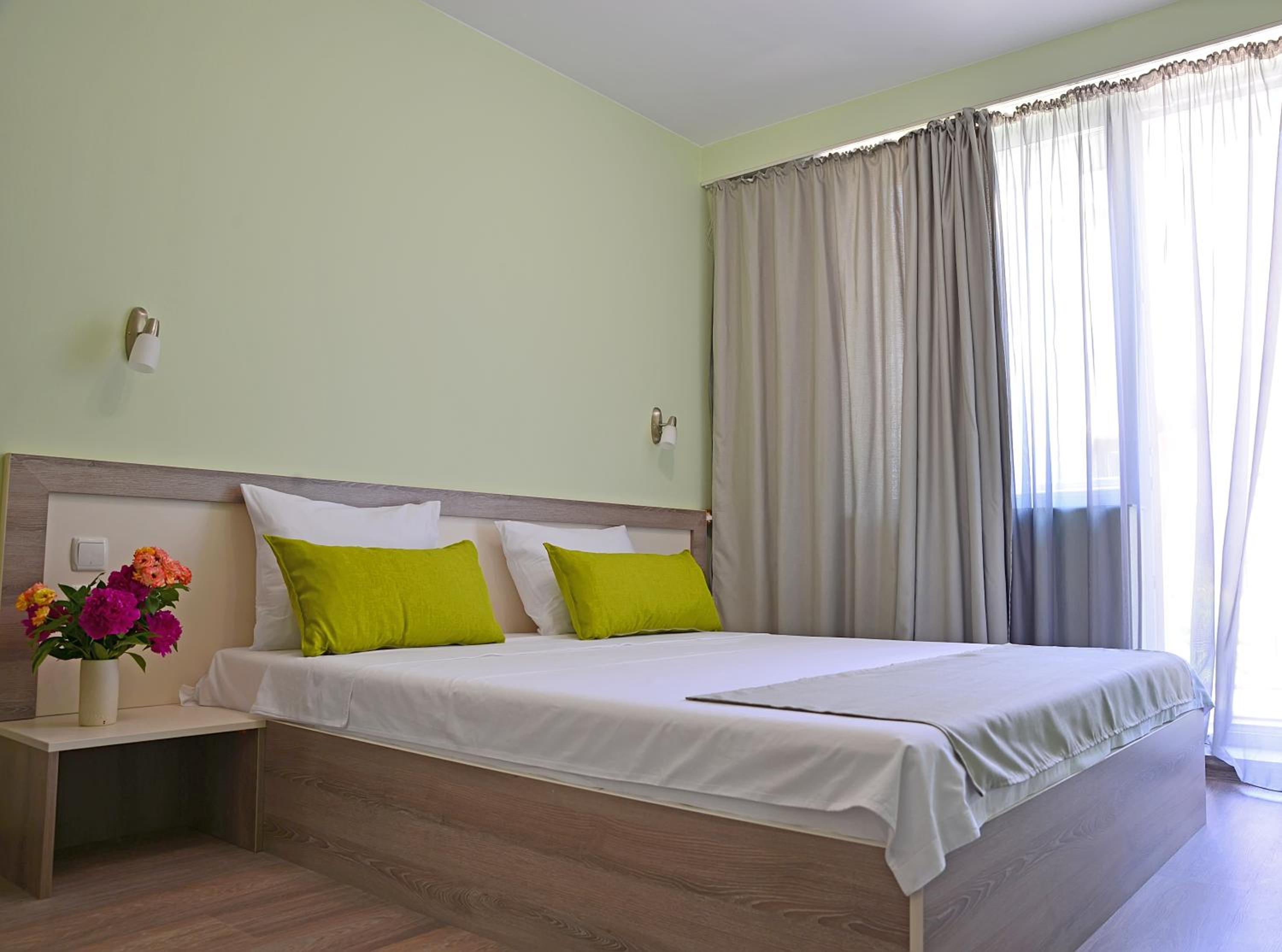 One-Bedroom Apartment with Balcony