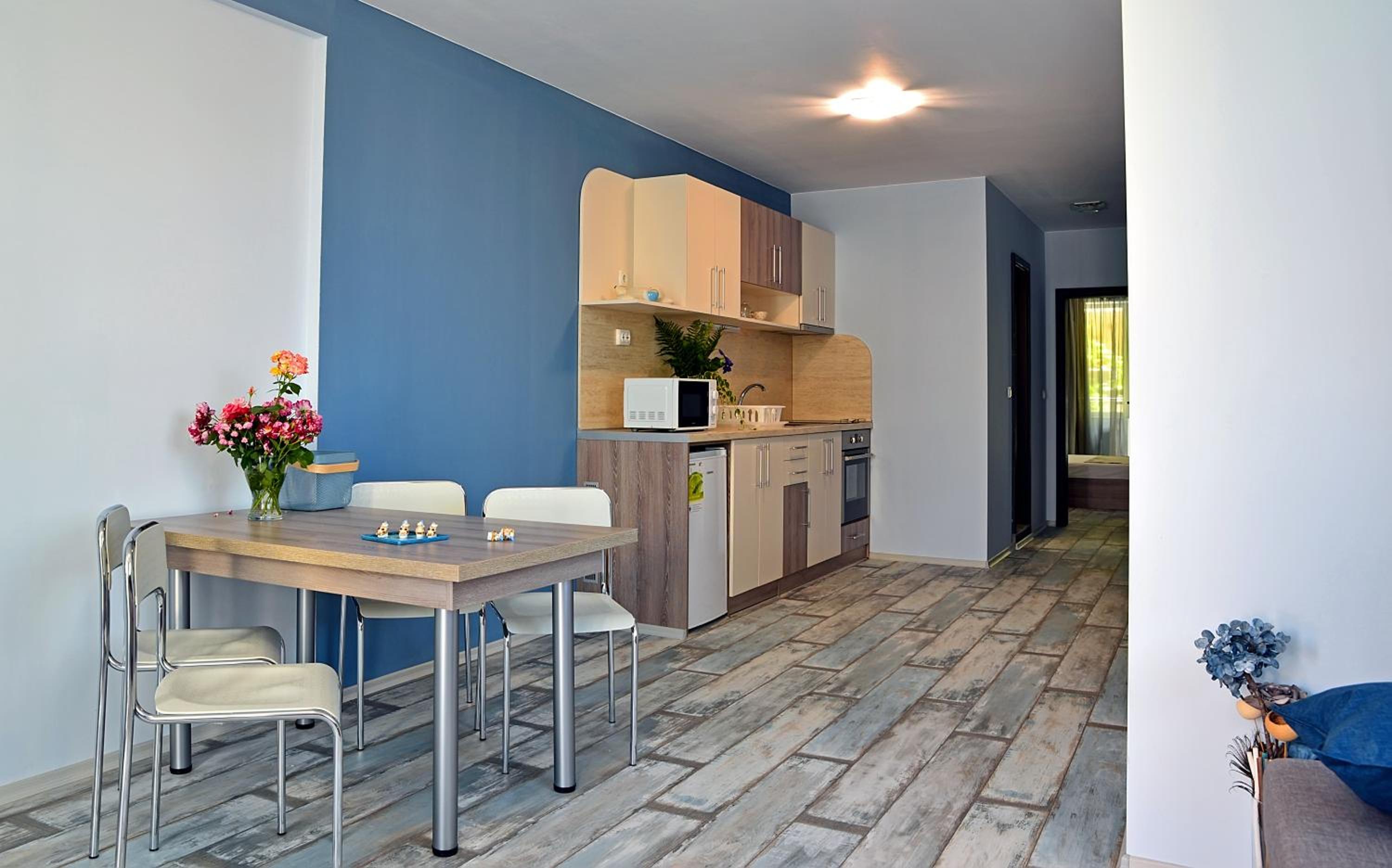 One-Bedroom Apartment with Balcony