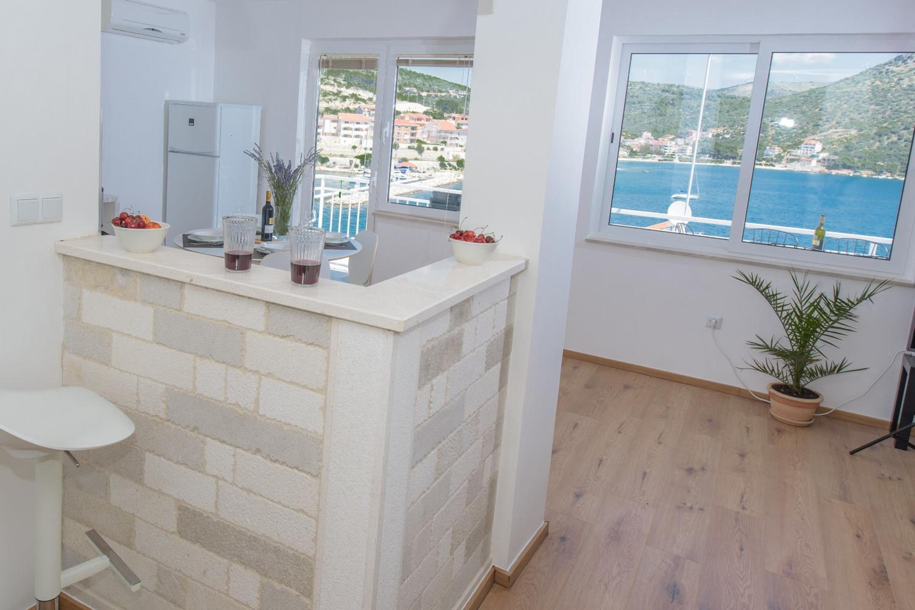 Apartment with Sea View photo 3