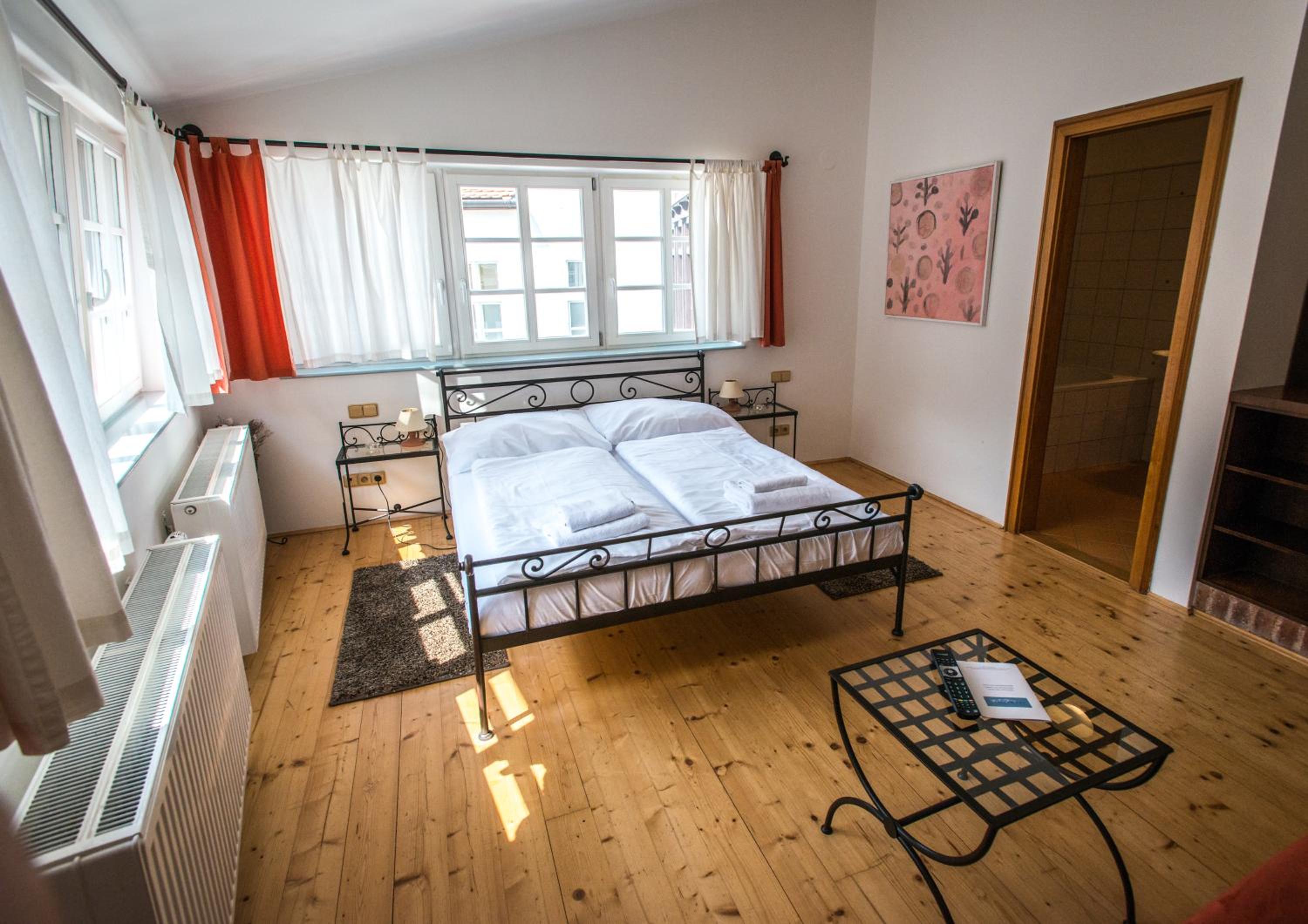 Double Room - Photo 3