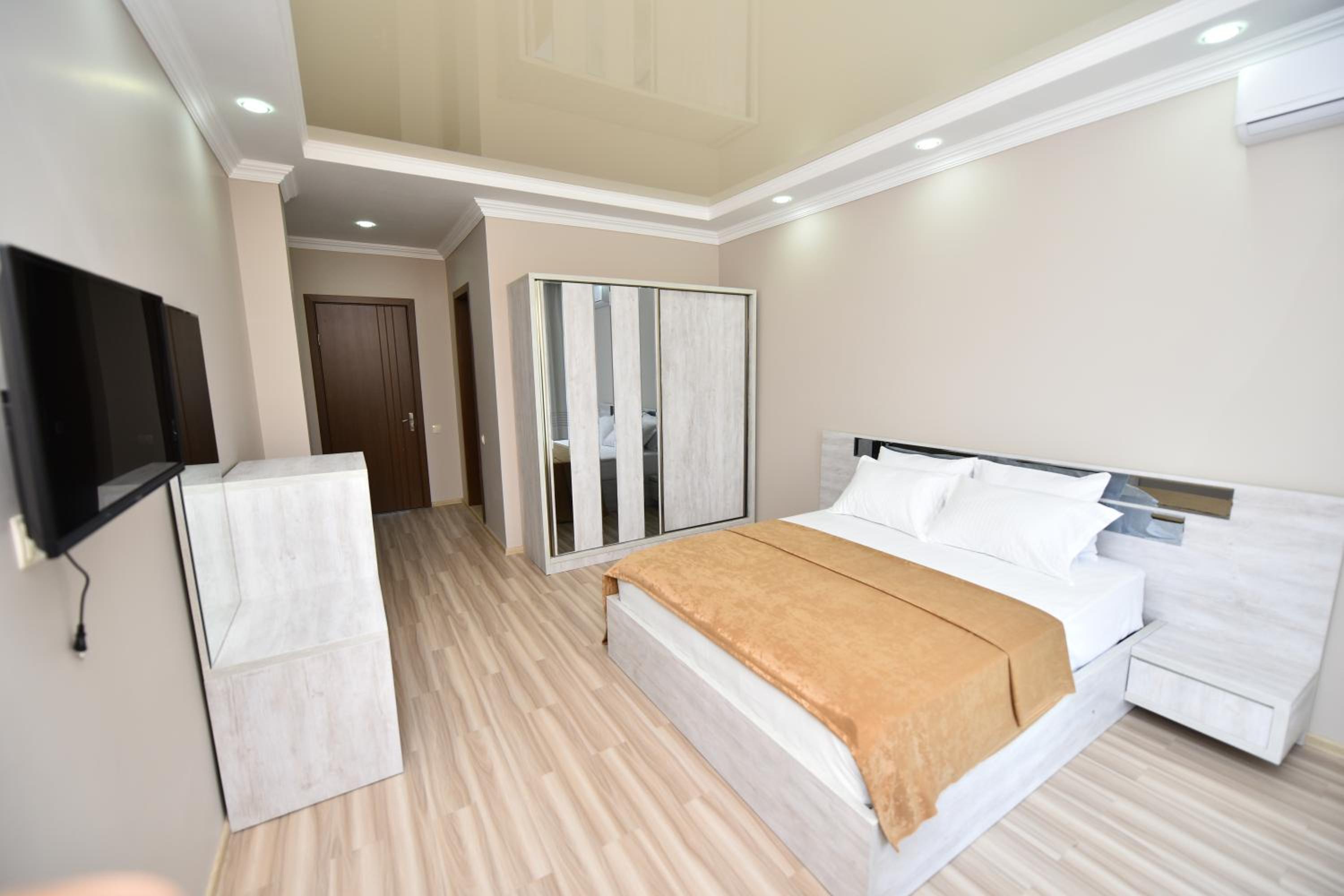 Standard King Room photo 2
