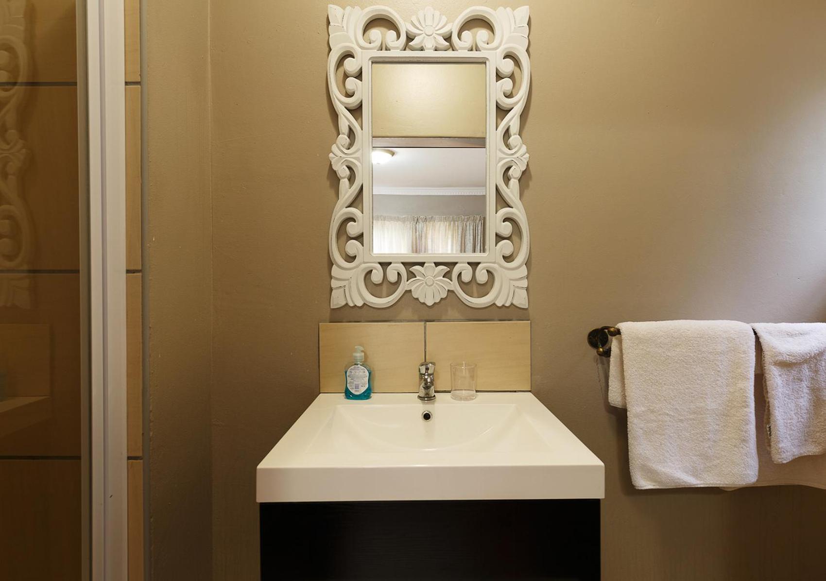 Classic Double Room with Shower, not sea facing  - Photo 2