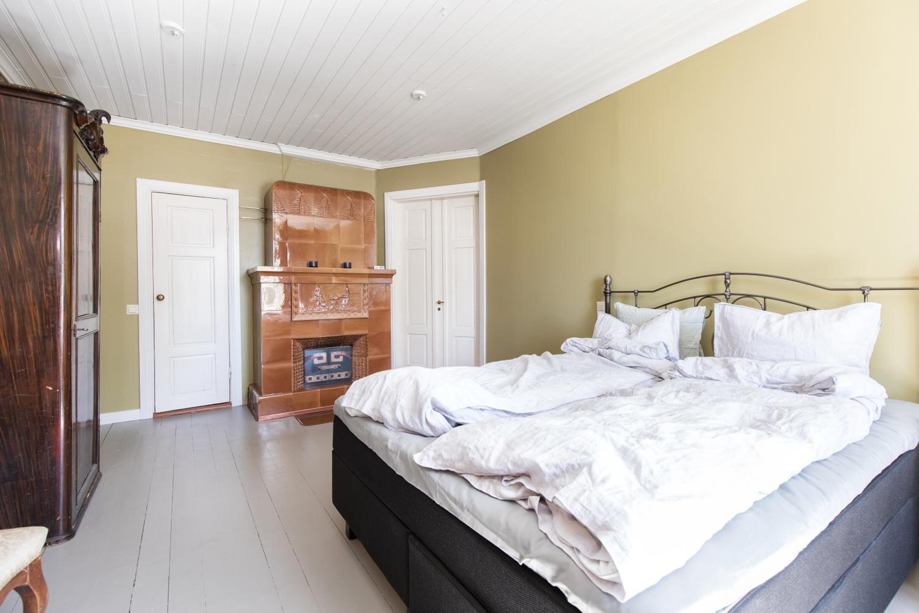 Deluxe Queen Room - Photo 16