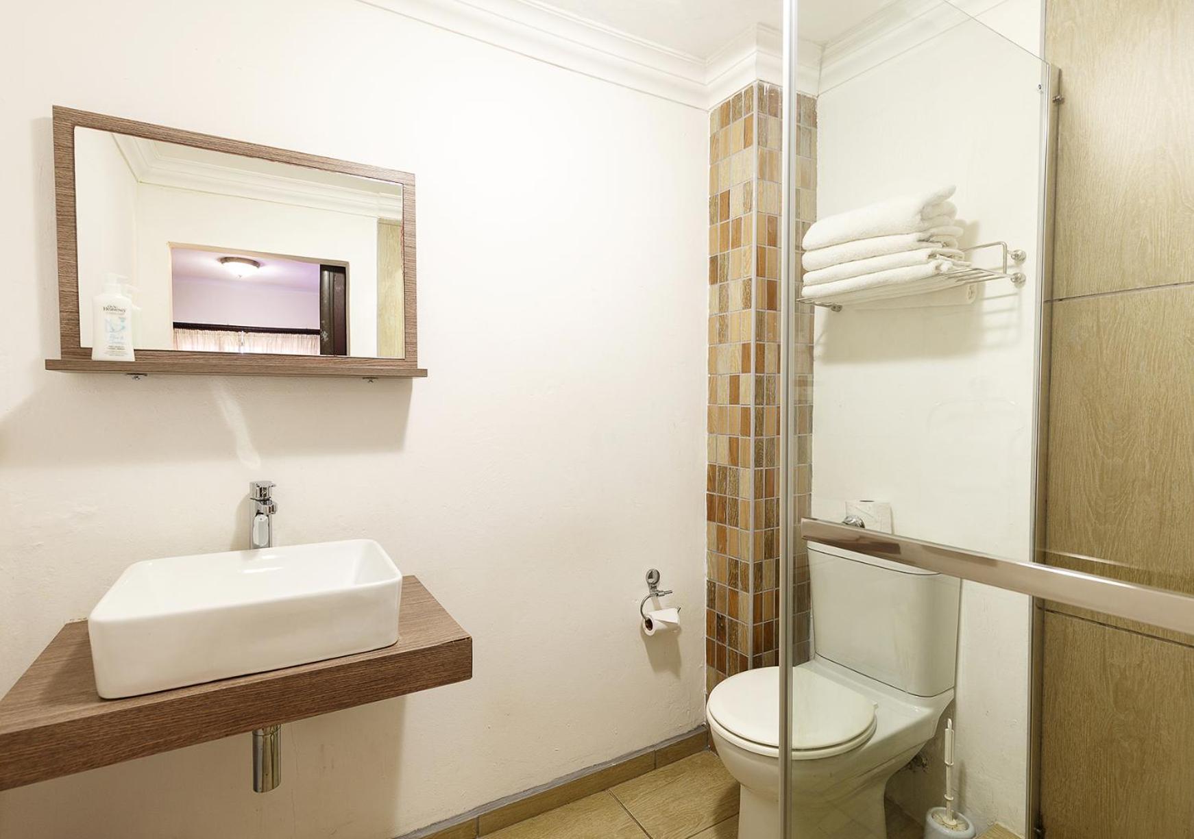 Two-Bedroom Suite - Photo 4
